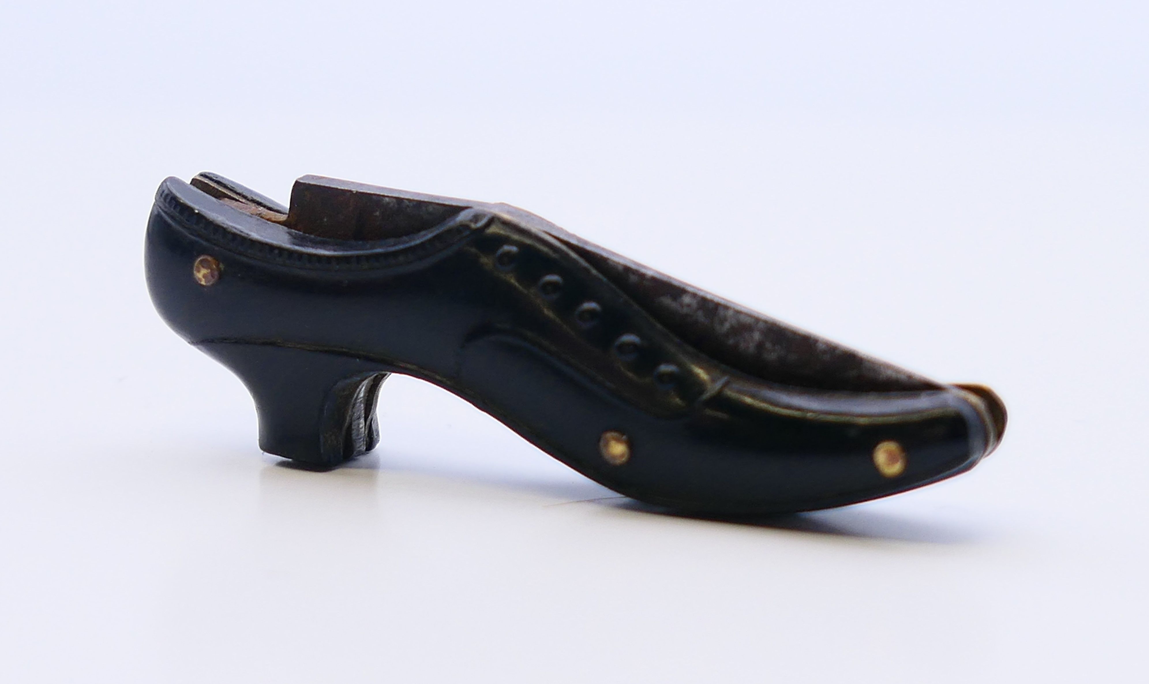 A 19th century penknife in the form of a shoe. 5 cm long. - Image 2 of 3