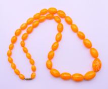An amber bead necklace. 76 cm long.