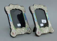 A pair of Art Nouveau-style photograph frames. 21 cm high.