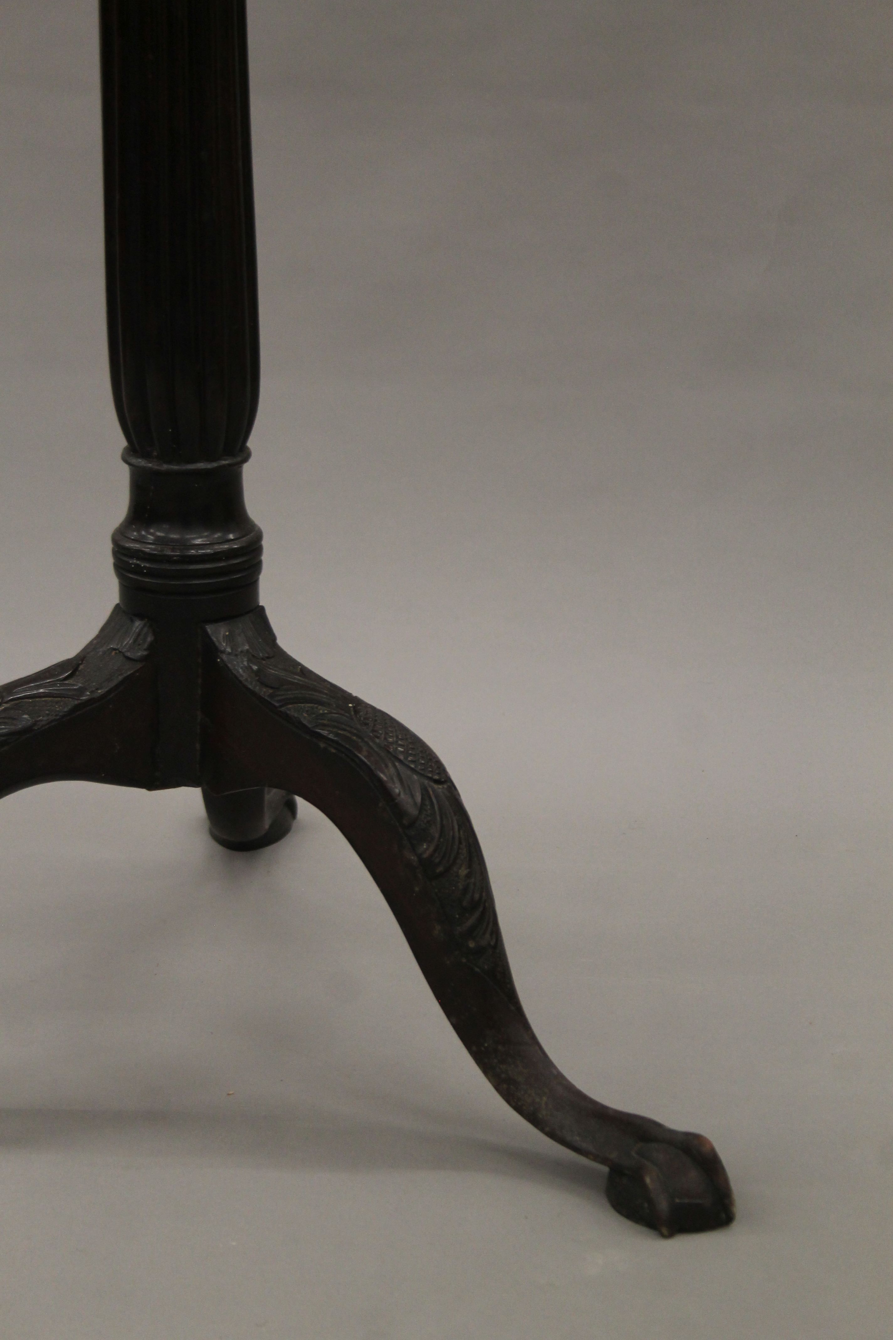 An early 20th century mahogany torchere. 101 cm high. - Image 3 of 4