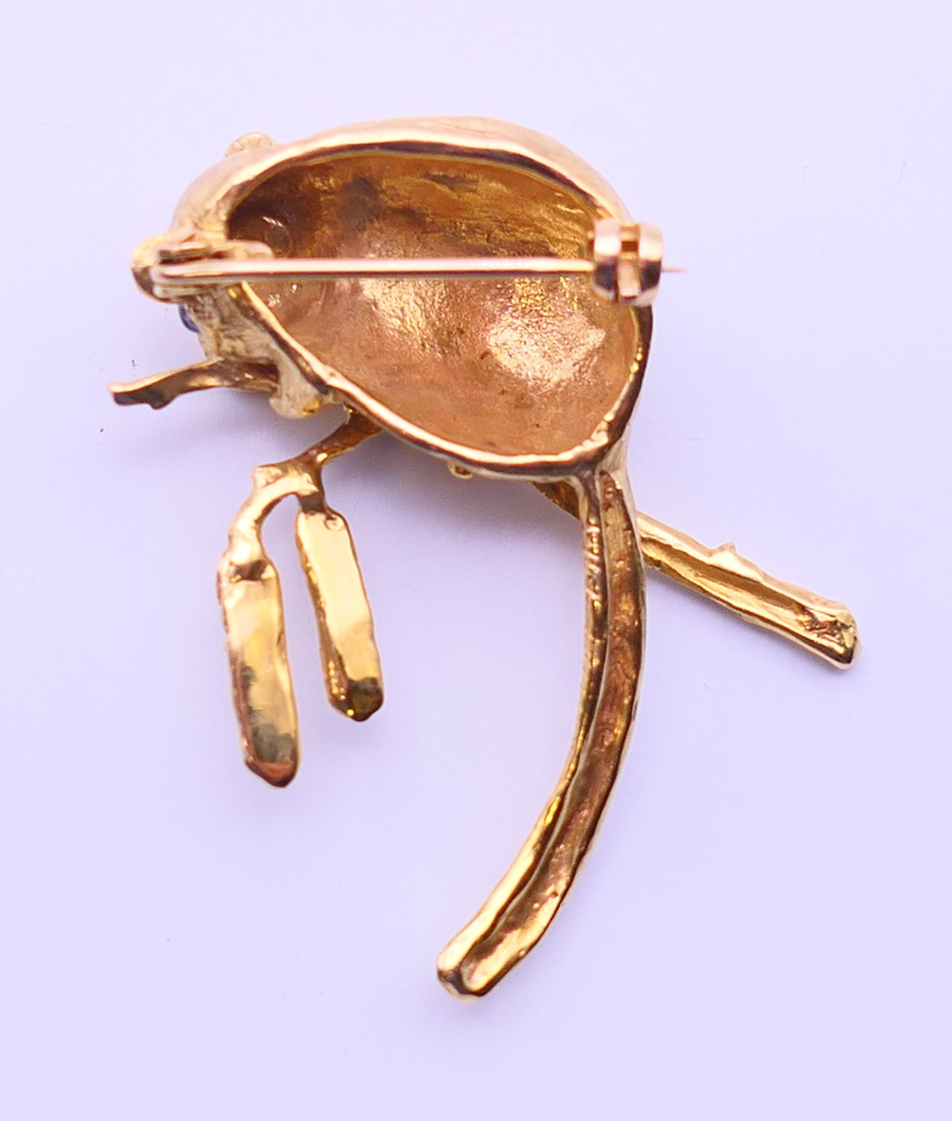 A gold dormouse form brooch with sapphire set eyes. 4 cm high. 13.9 grammes. - Image 4 of 5