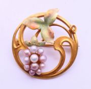 A 14 K gold, enamel and pearl Art Nouveau brooch. 2.25 cm diameter. 3.4 grammes total weight.