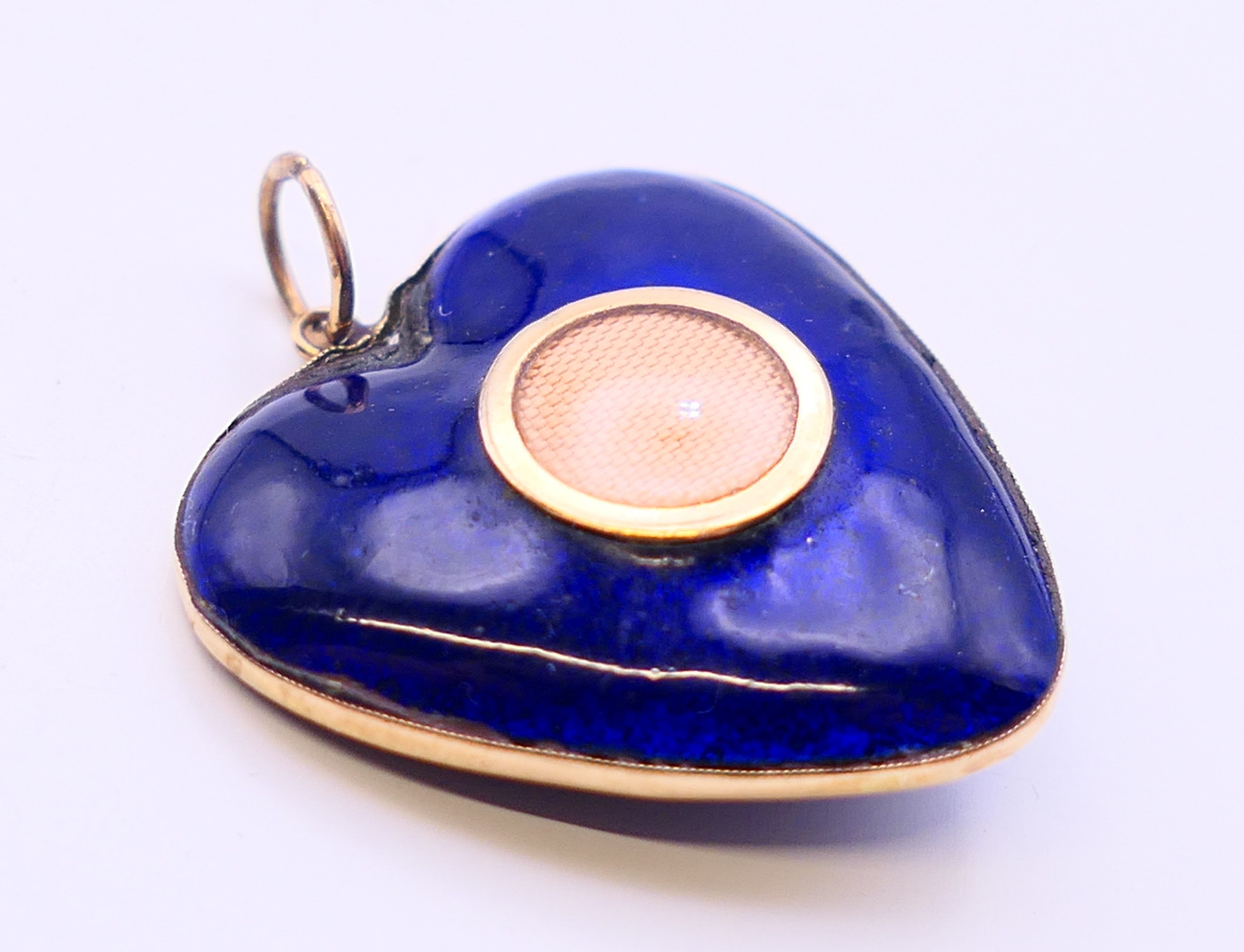 An enamel heart shaped pendant locket set with seed pearls and an emerald. 2.5 cm high. - Image 3 of 4