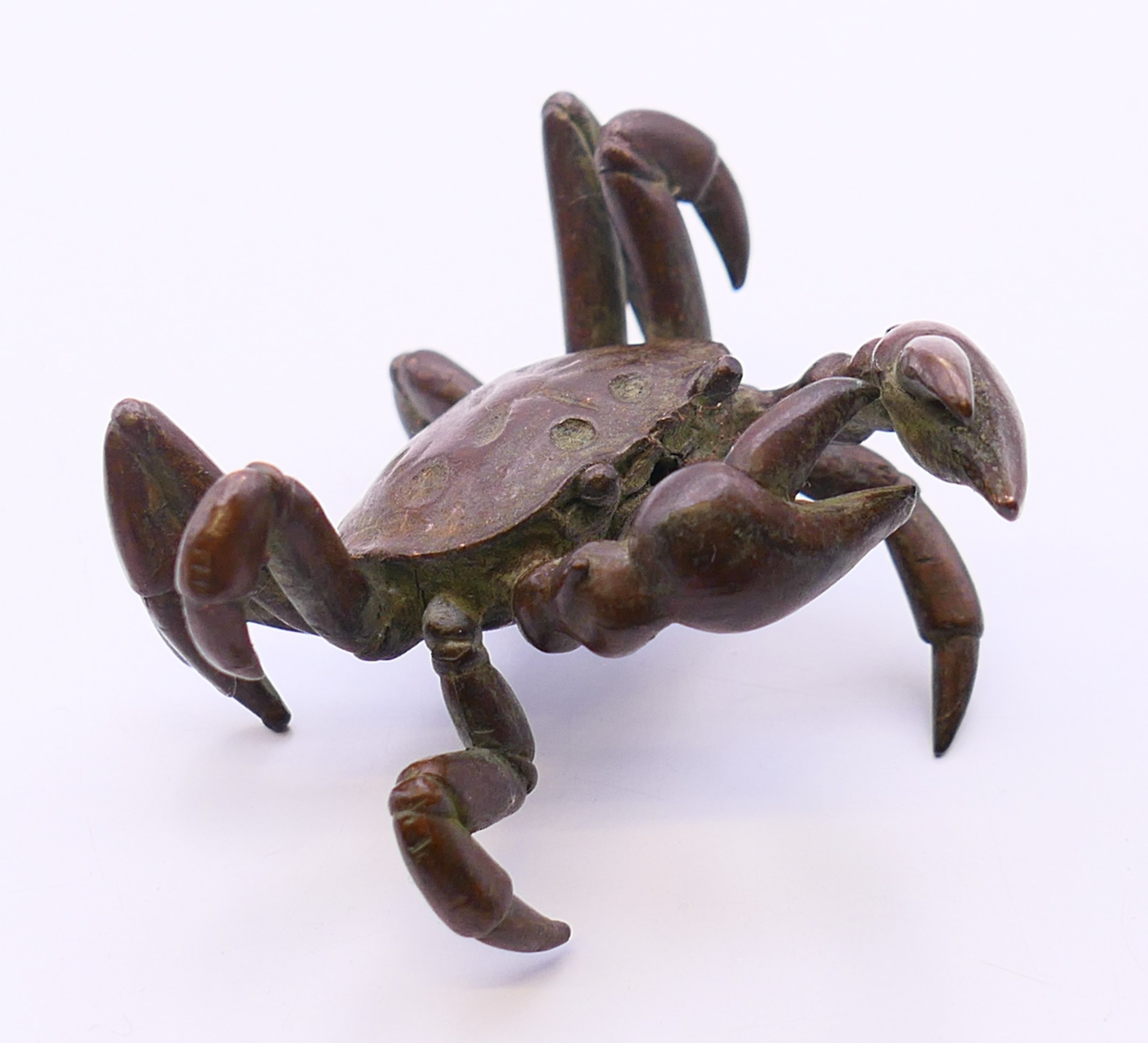 A small bronze model of a crab. 6 cm wide. - Image 2 of 4