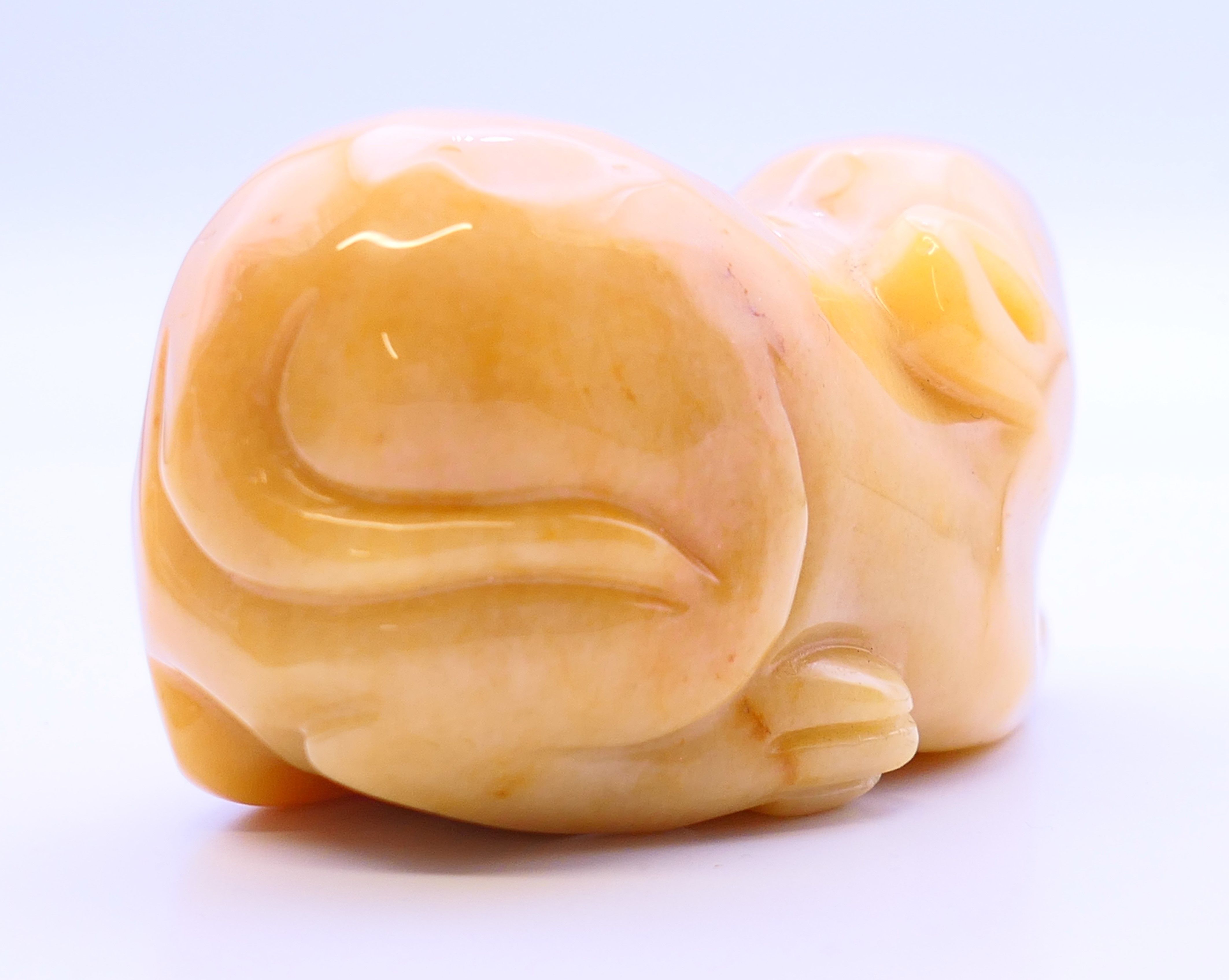 A carved hardstone mouse. 8 cm long, 4.5 cm high. - Image 4 of 5
