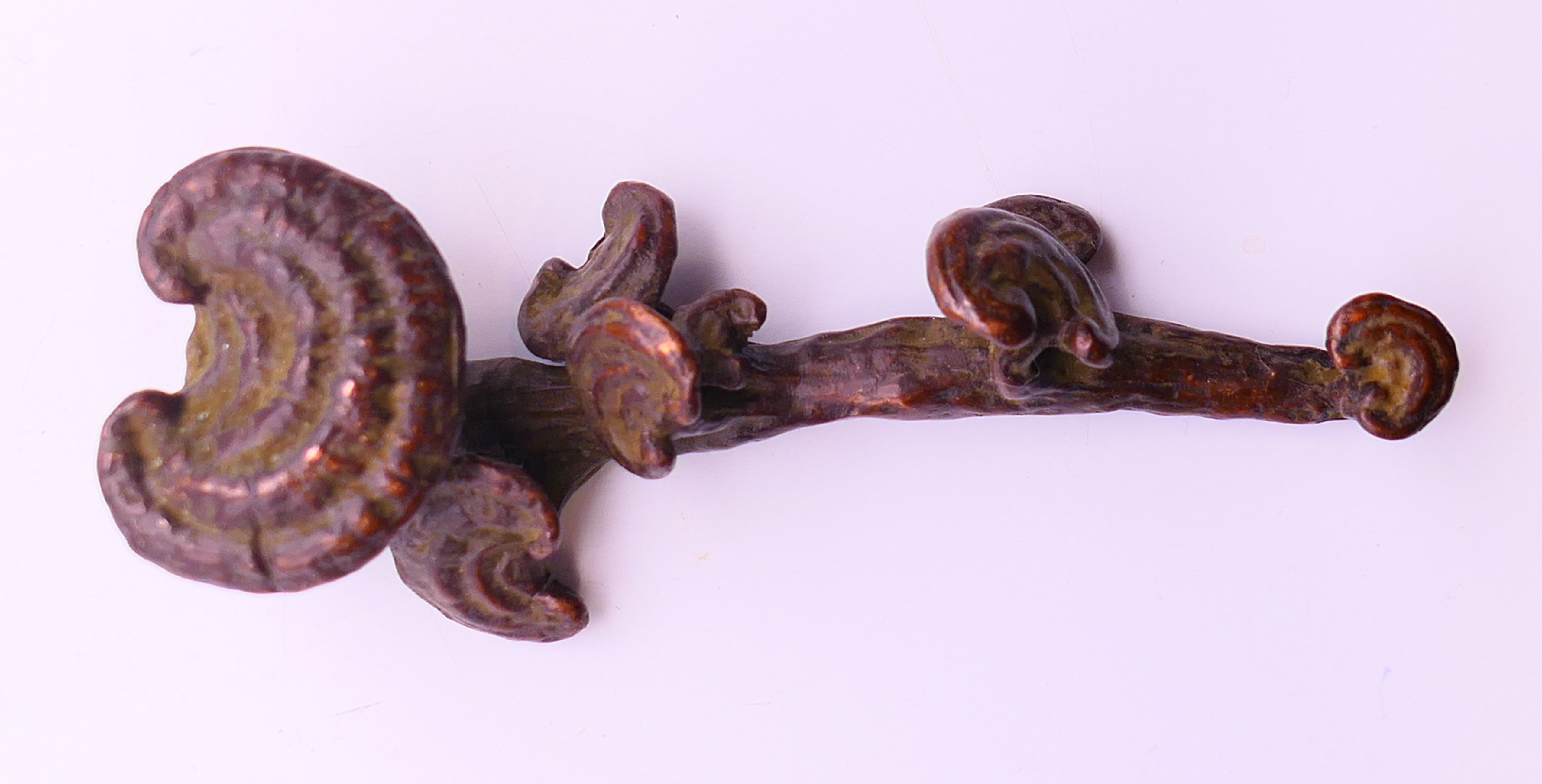 A small bronze ruyi sceptre. 9.5 cm long. - Image 2 of 5