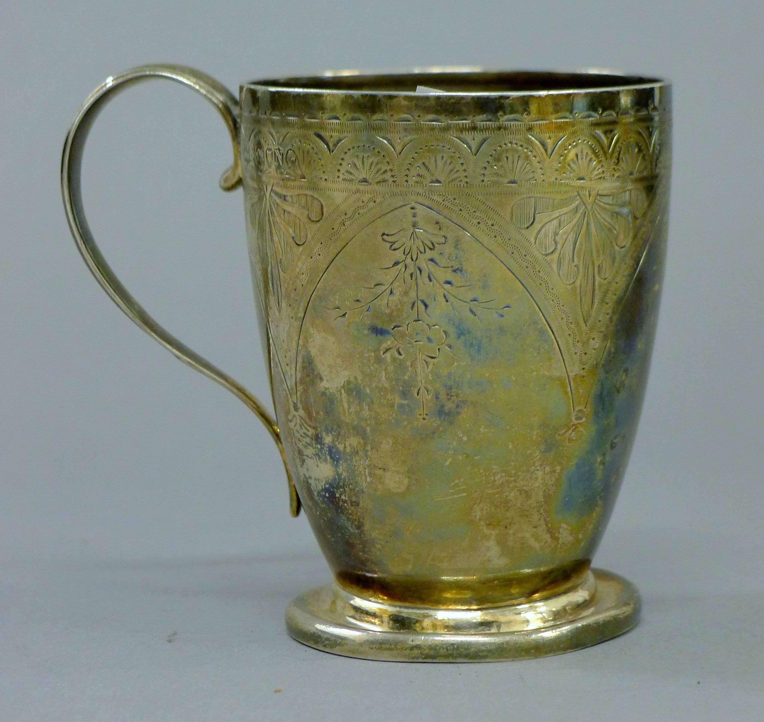 A Victorian silver Christening mug. 10 cm high. 149.5 grammes. - Image 2 of 5