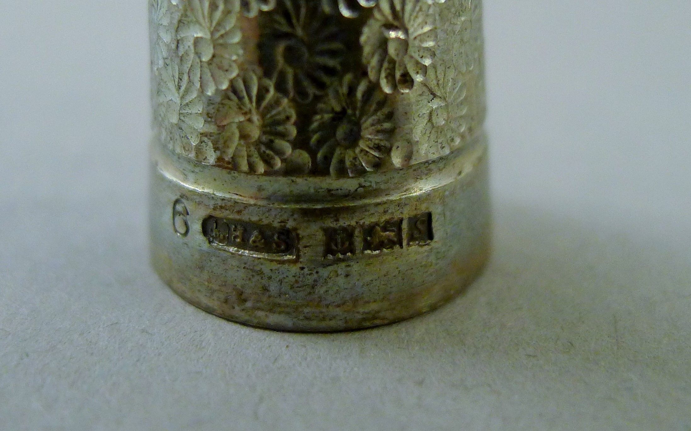 A quantity of various silver including cruets, napkin rings etc. 172.8 grammes. - Image 8 of 15