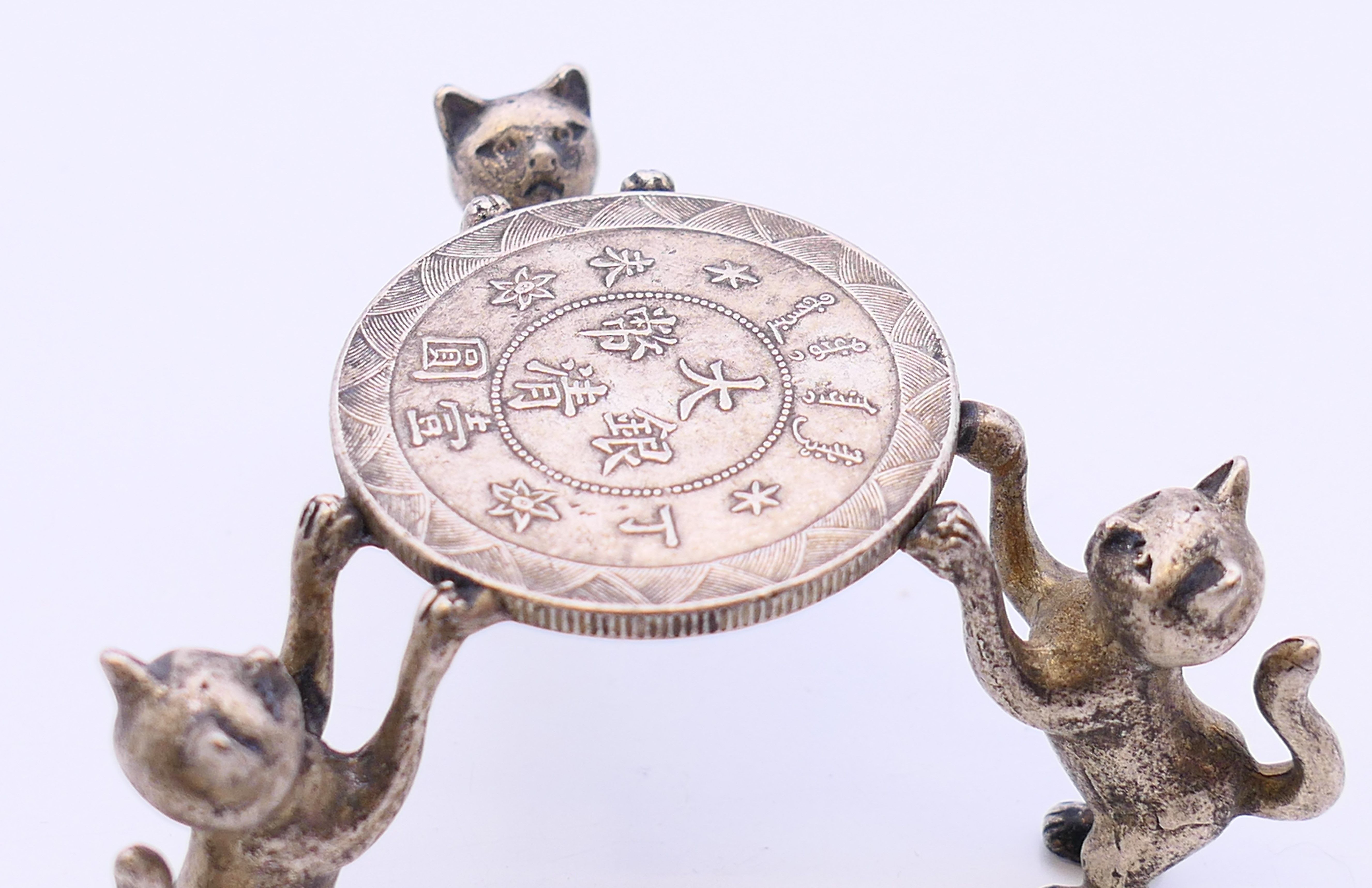 A Chinese small stand, the coin top supported by three cats. 4 cm high. - Image 2 of 6