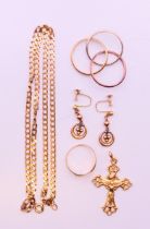 A quantity of 9 ct gold jewellery, including a three tone gold wedding band, a pair of earrings,