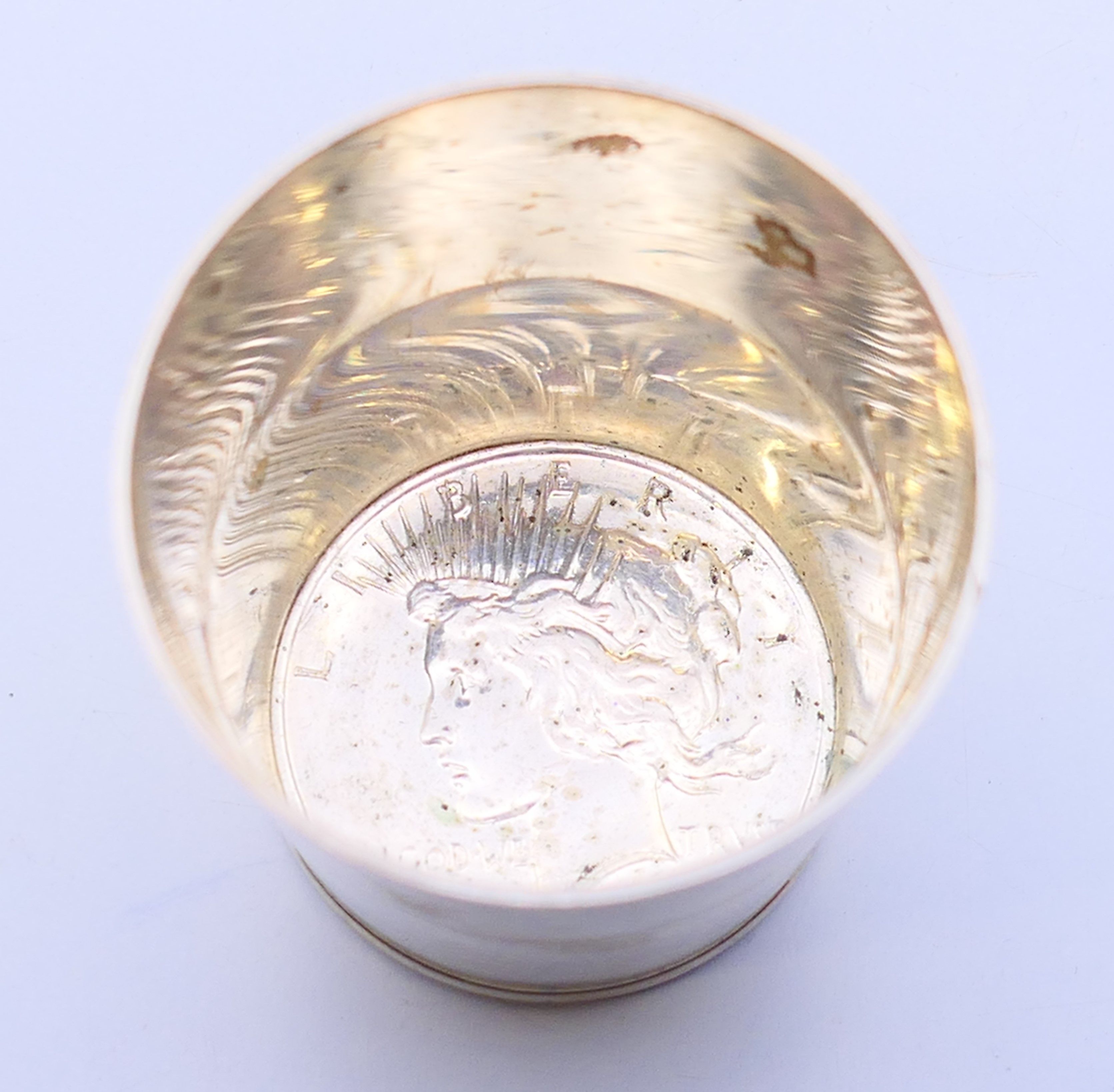 A silver USA 1 dollar coin tot cup. 5 cm high. 69.5 grammes. - Image 6 of 6