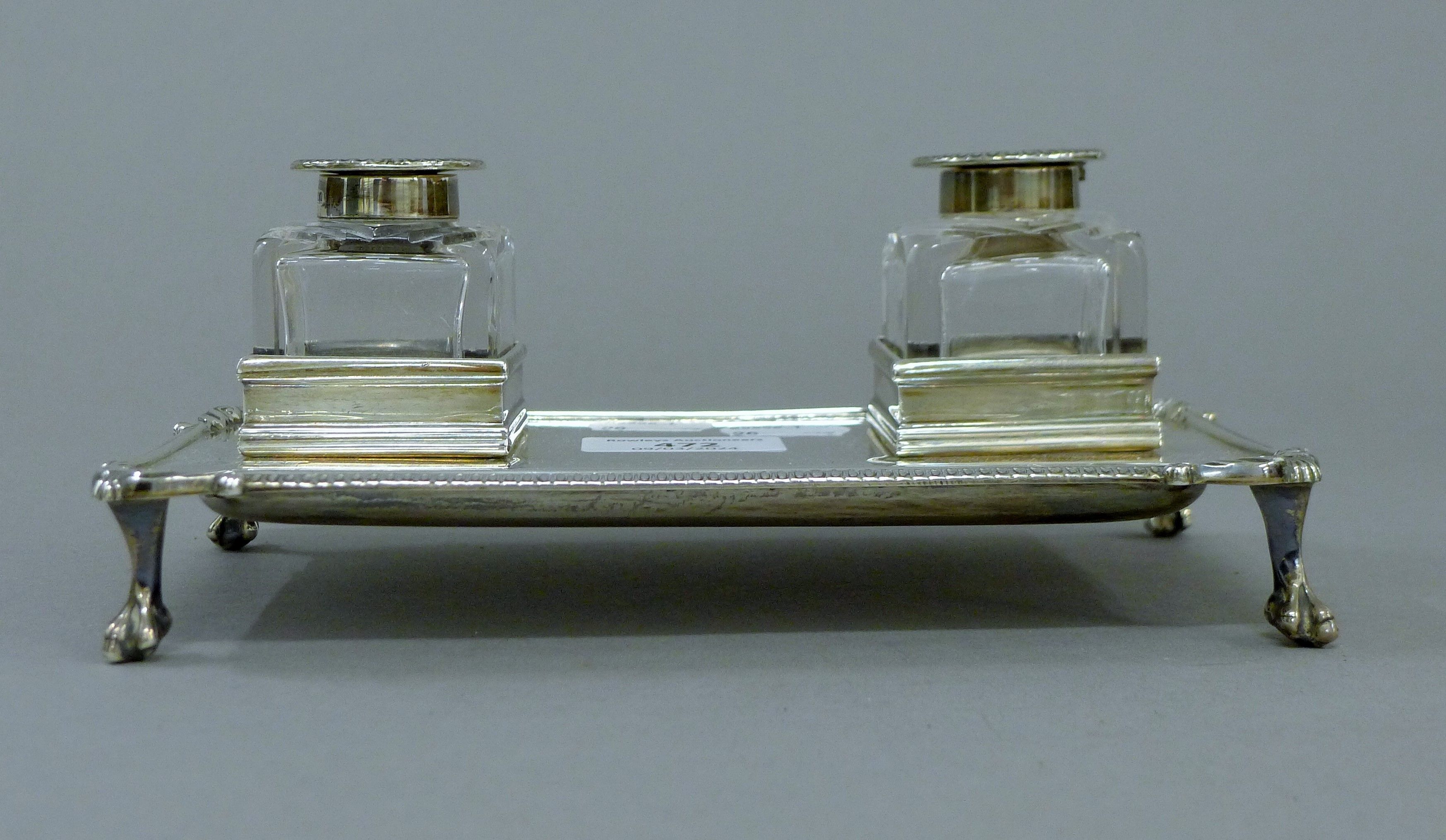 A silver desk stand with cut glass inkwells. 20 cm wide. 12.2 troy ounces. - Image 3 of 8