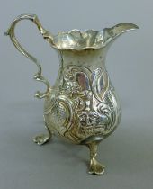 A small Georgian silver cream jug. 10 cm high. 87.2 grammes.