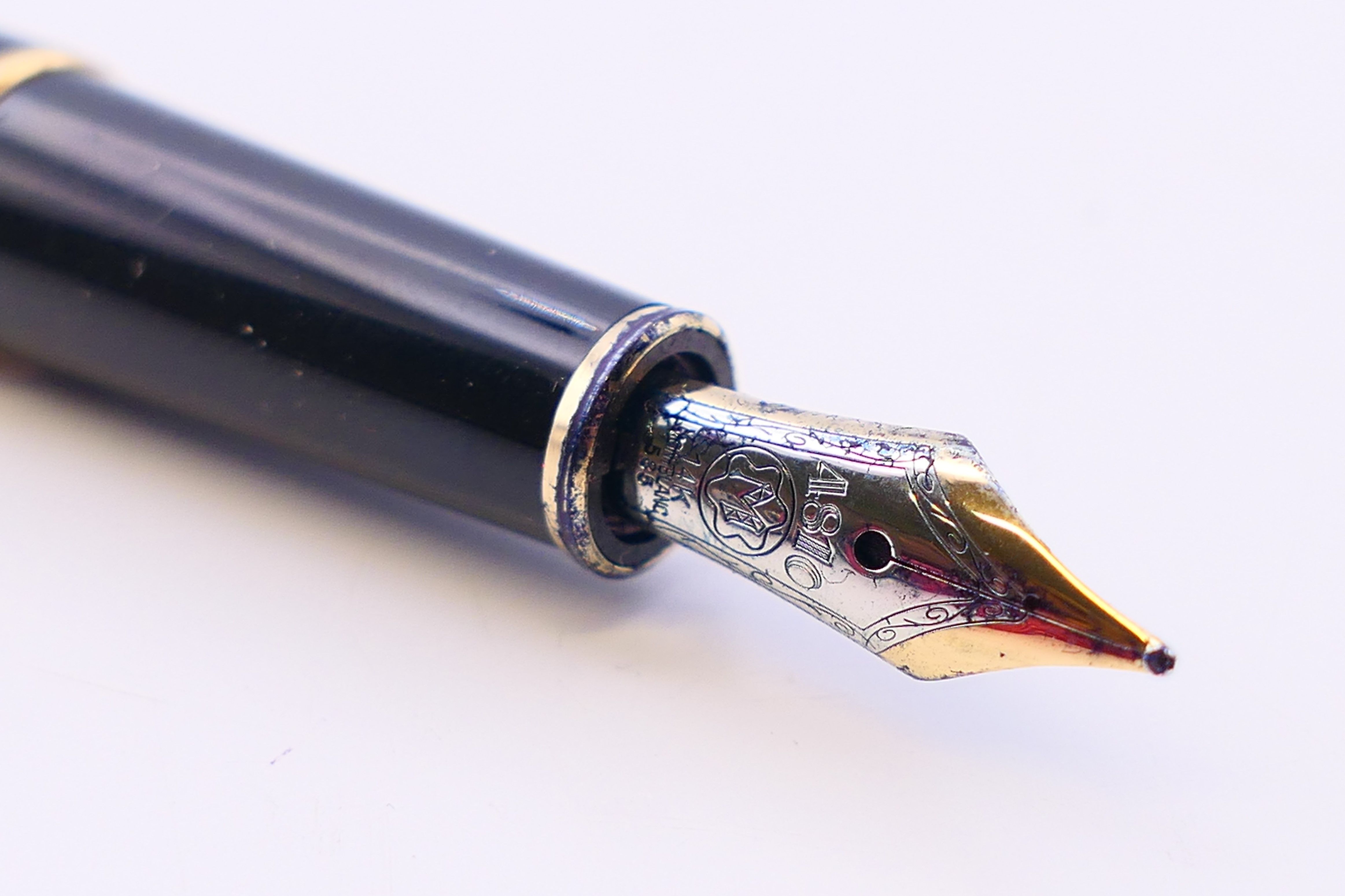 A Montblanc (Mont Blanc) Meisterstuck fountain pen with 14 ct gold Montblanc nib, numbered FB167025. - Image 3 of 8