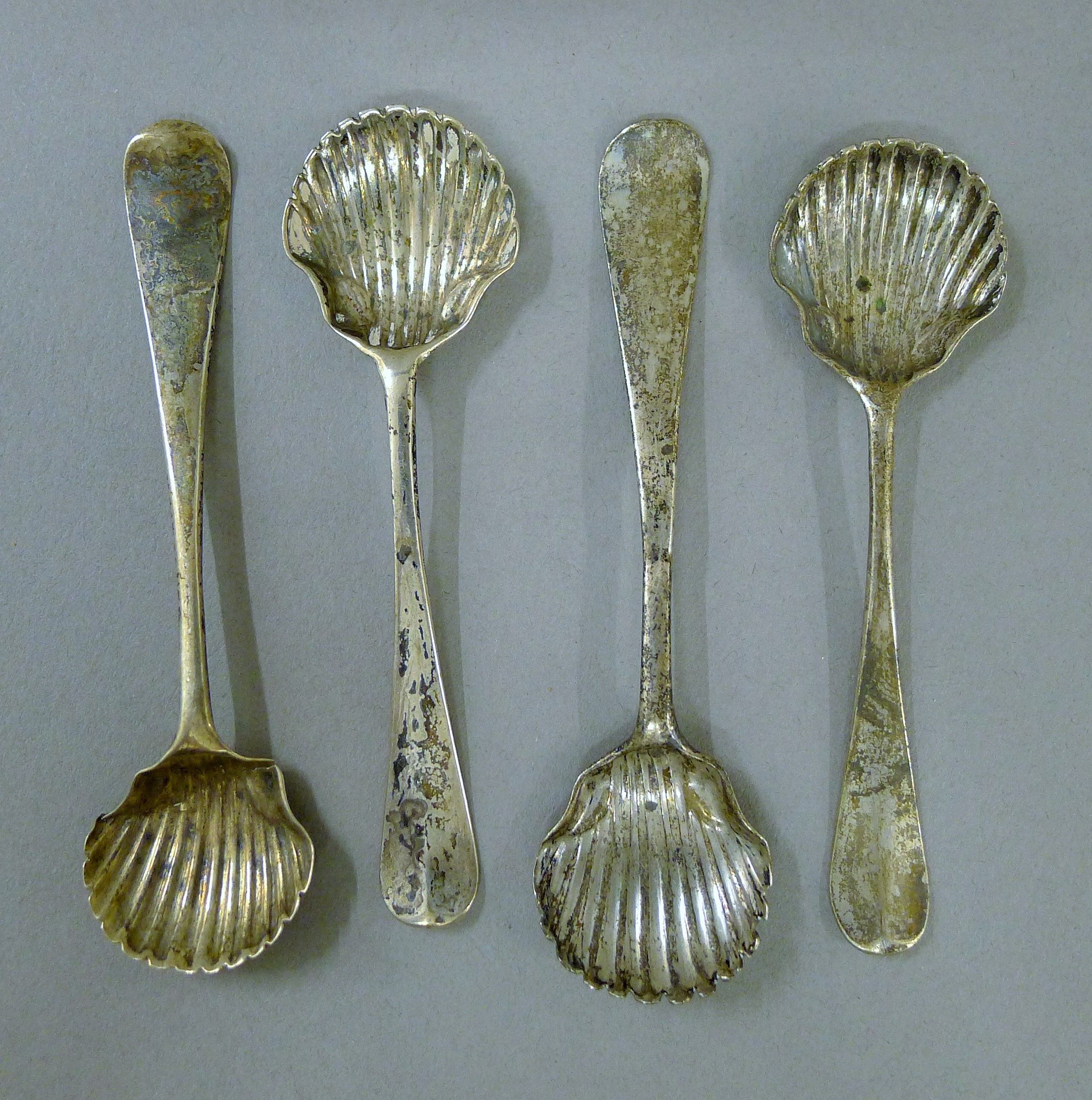 A quantity of various silver including cruets, napkin rings etc. 172.8 grammes. - Image 9 of 15