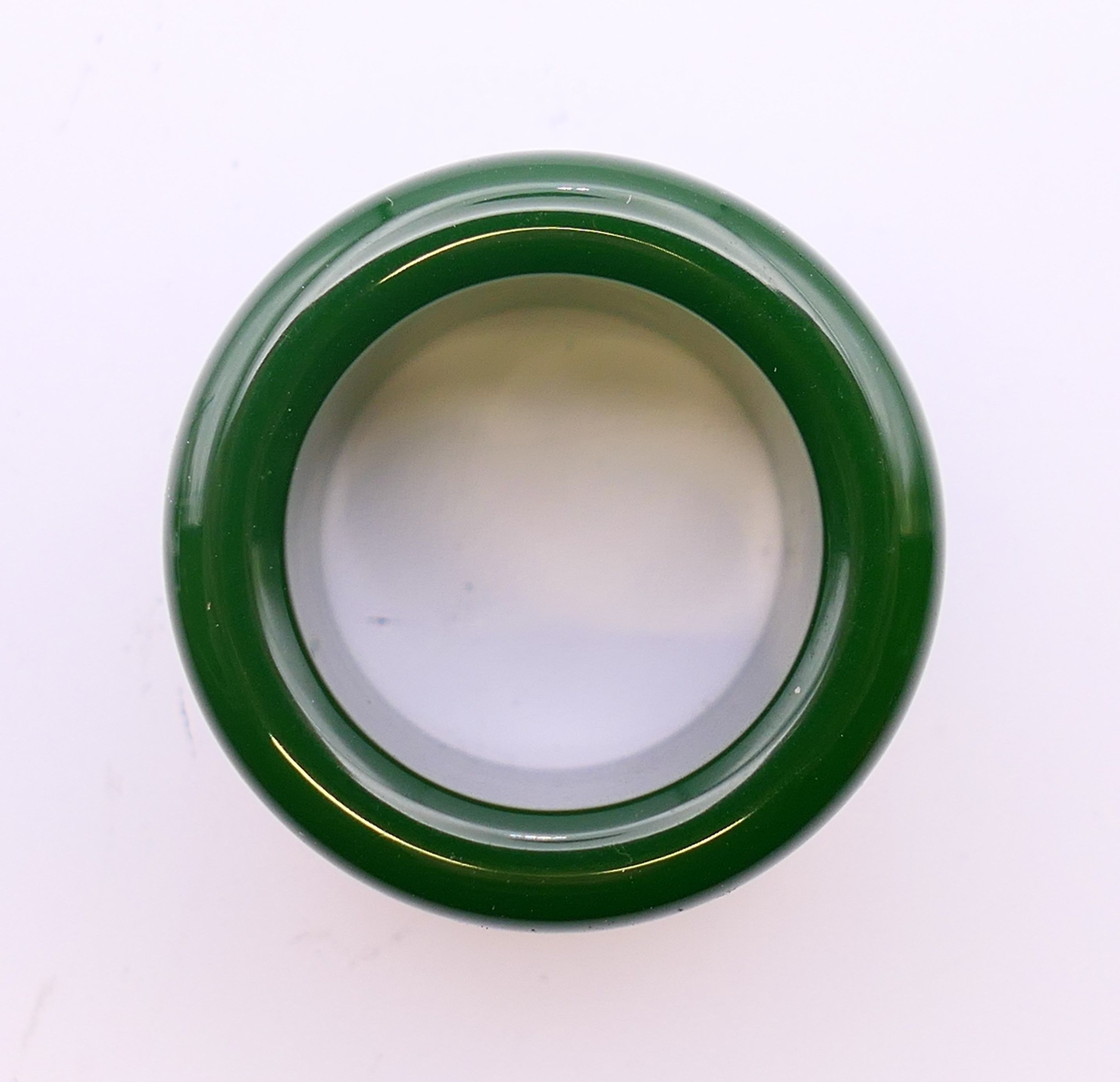 A jade archer's ring. 3.5 cm diameter. - Image 3 of 3