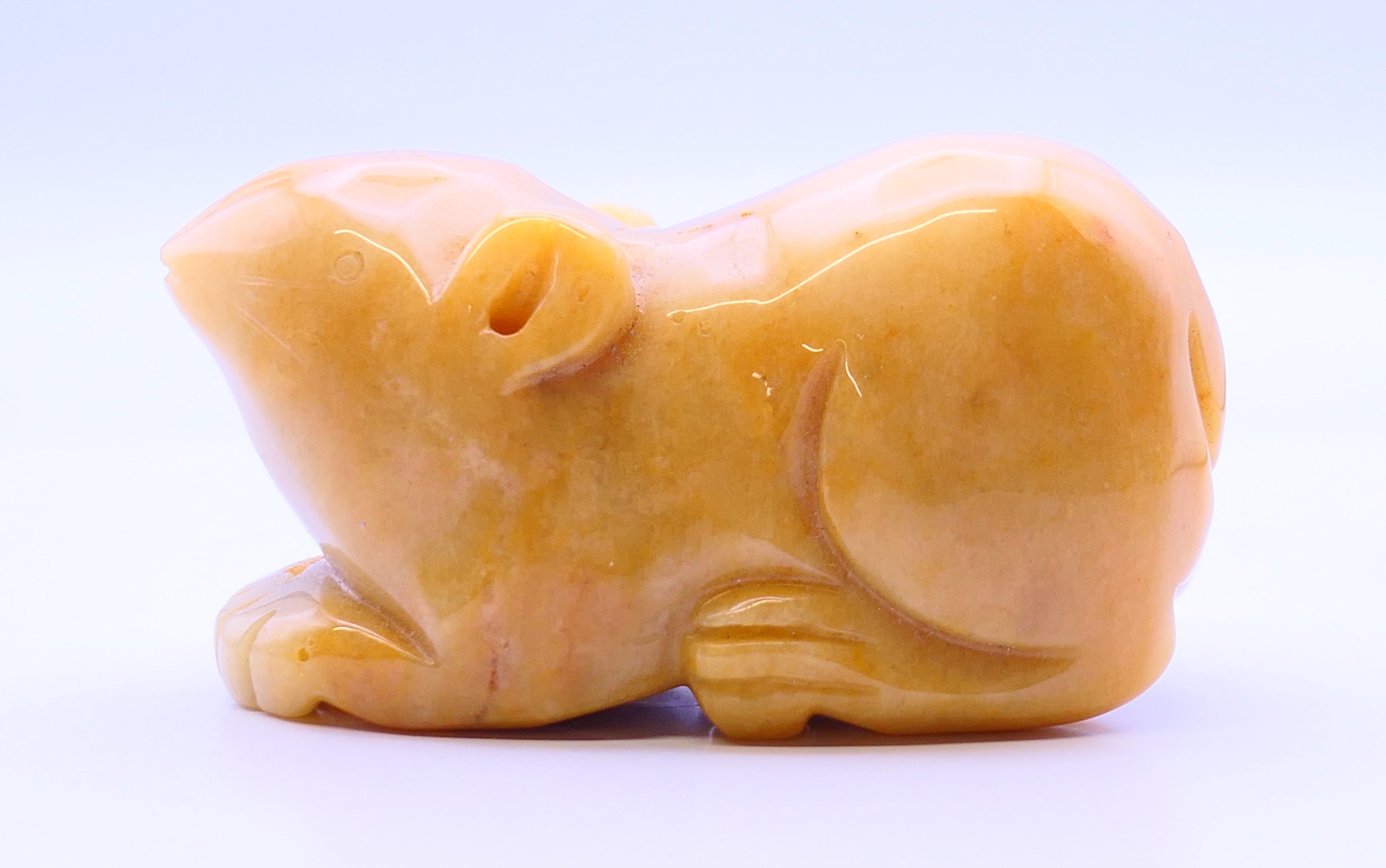 A carved hardstone mouse. 8 cm long, 4.5 cm high. - Image 2 of 5