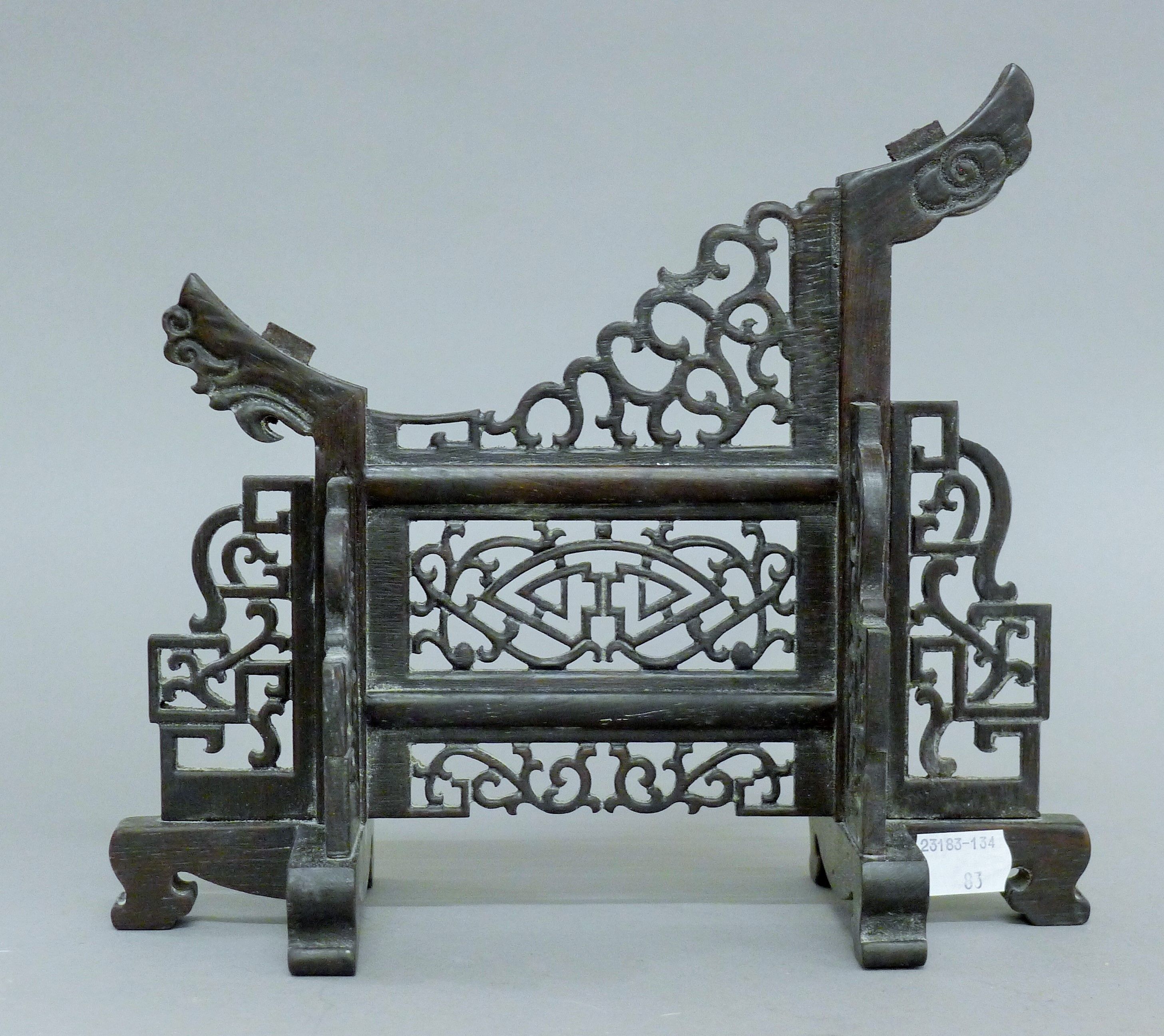 A white jade screen on a carved wooden stand. 31 cm high. - Image 4 of 4