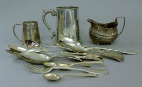 A Georgian silver cream jug and a small quantity of silver plate. The former 12.5 cm long.