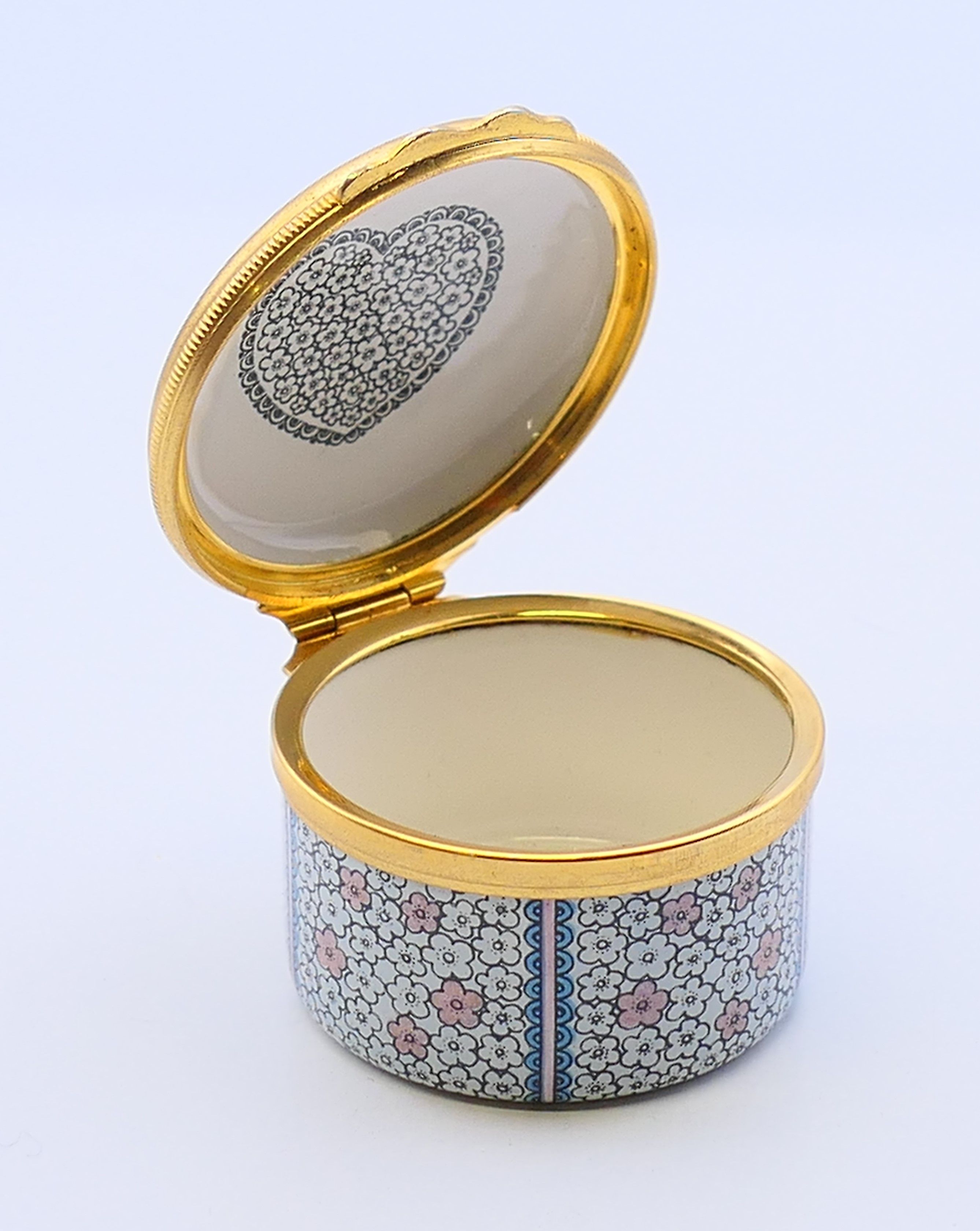 Three small decorative pill boxes, one porcelain, two enamel. The largest 6 cm x 5 cm. - Image 10 of 17