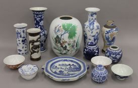 A quantity of various Chinese porcelain. The largest 30.5 cm high.