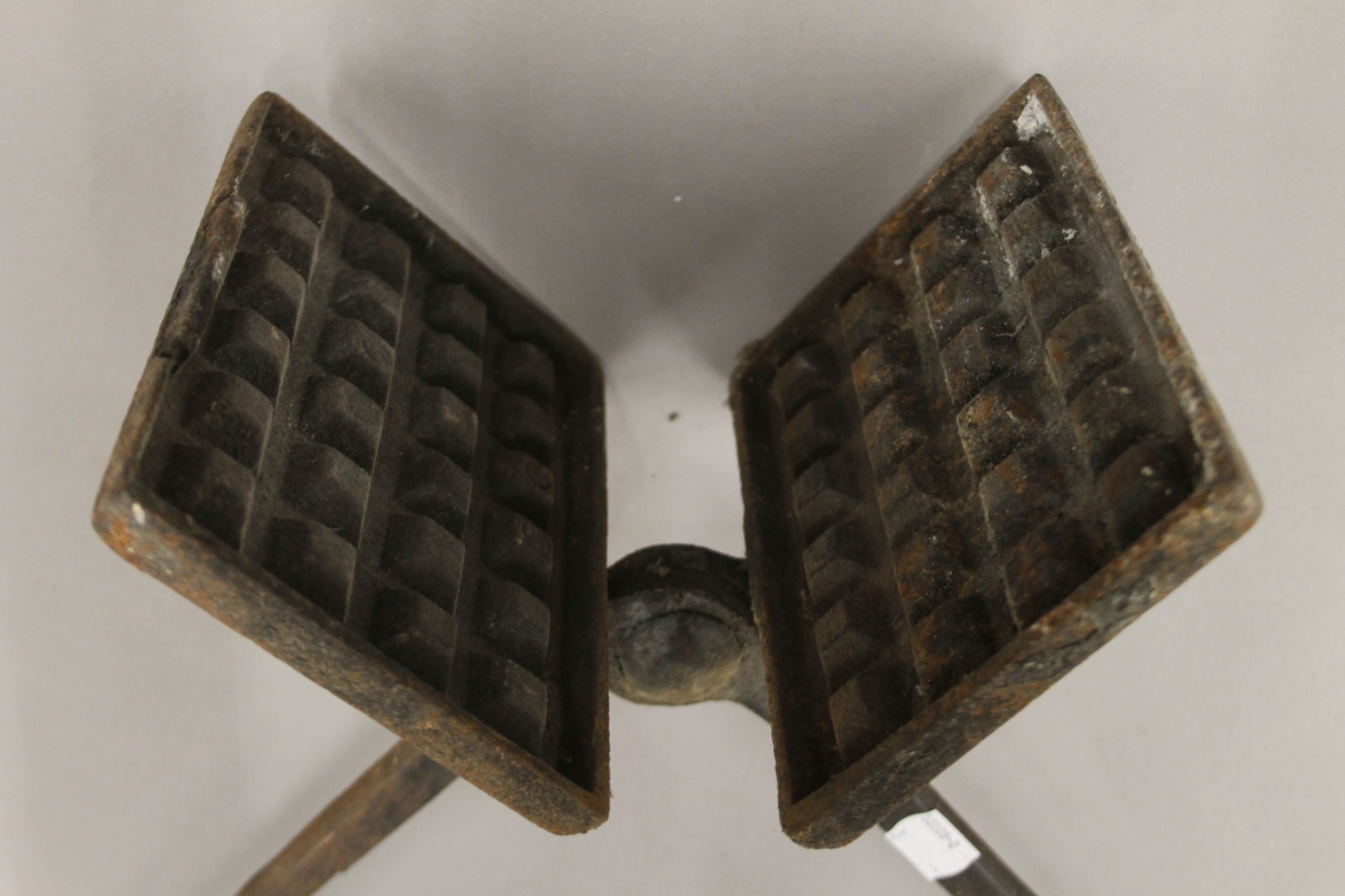 An vintage waffle iron. 93 cm high. - Image 5 of 7