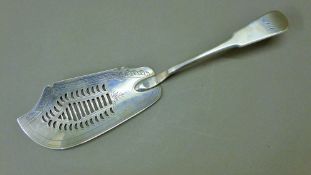 A Georgian Scottish silver fish slice. 31 cm long. 155.2 grammes.