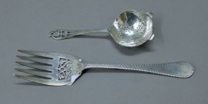 A silver serving fork and a silver sifter spoon. The former 24 cm long. 181.5 grammes.