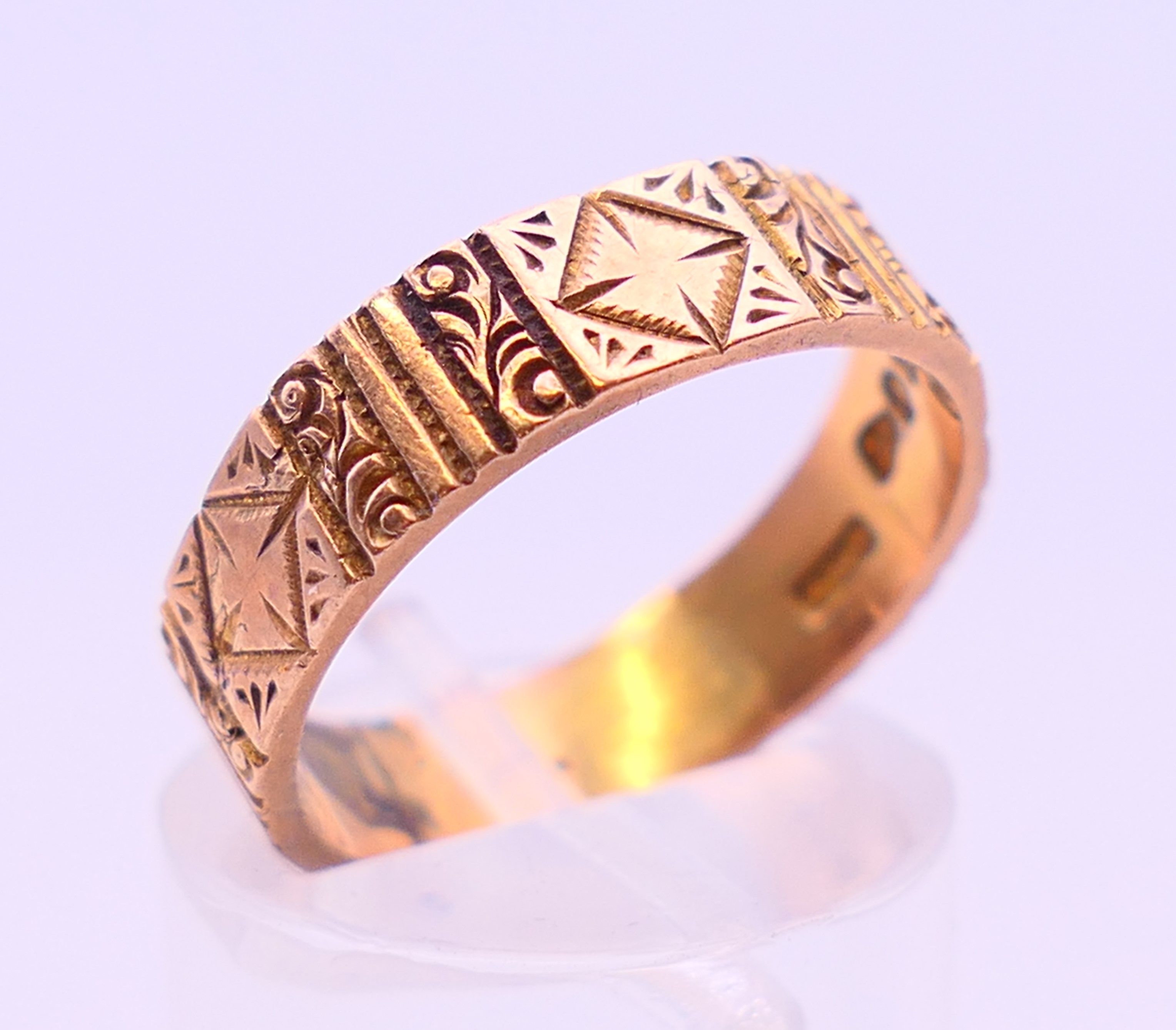 Two 9 ct gold signet rings and a 9 ct gold wedding band. 11.1 grammes total weight. - Image 7 of 13