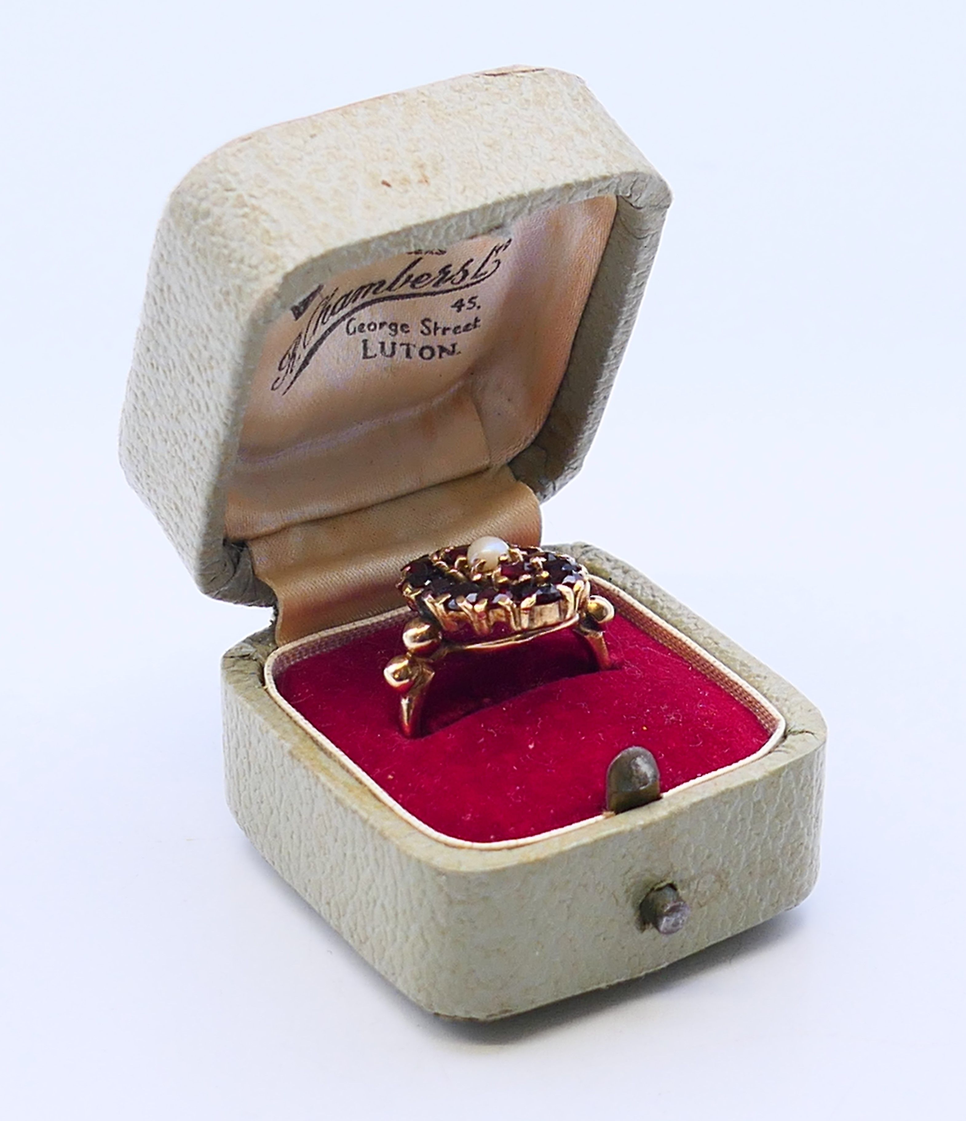 A 9 ct gold garnet and seed pearl ring. Ring size L. - Image 7 of 7