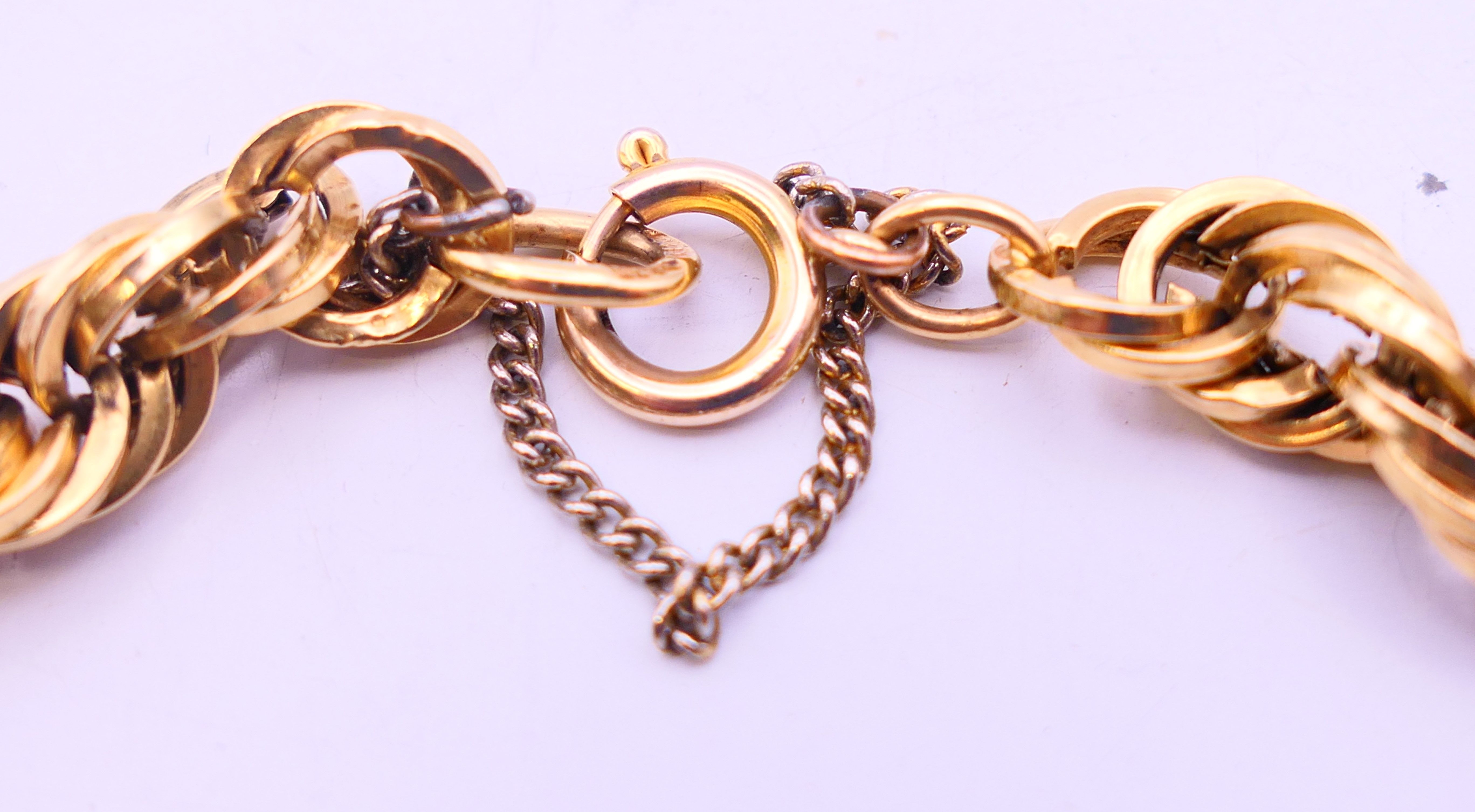 An 18 ct gold bracelet 10.1 grammes and a 9 ct gold bracelet 9 grammes. - Image 4 of 10