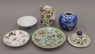 A quantity of Oriental ceramics. The largest 12 cm high.