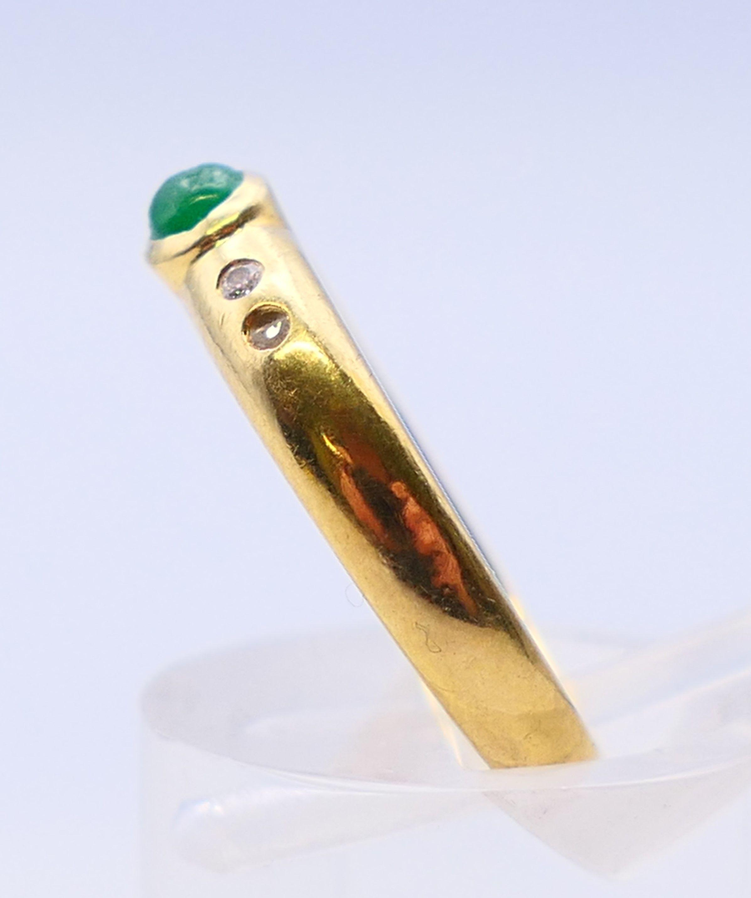 An 18 ct gold, emerald and diamond five-stone ring. Ring size M/N. - Image 4 of 7