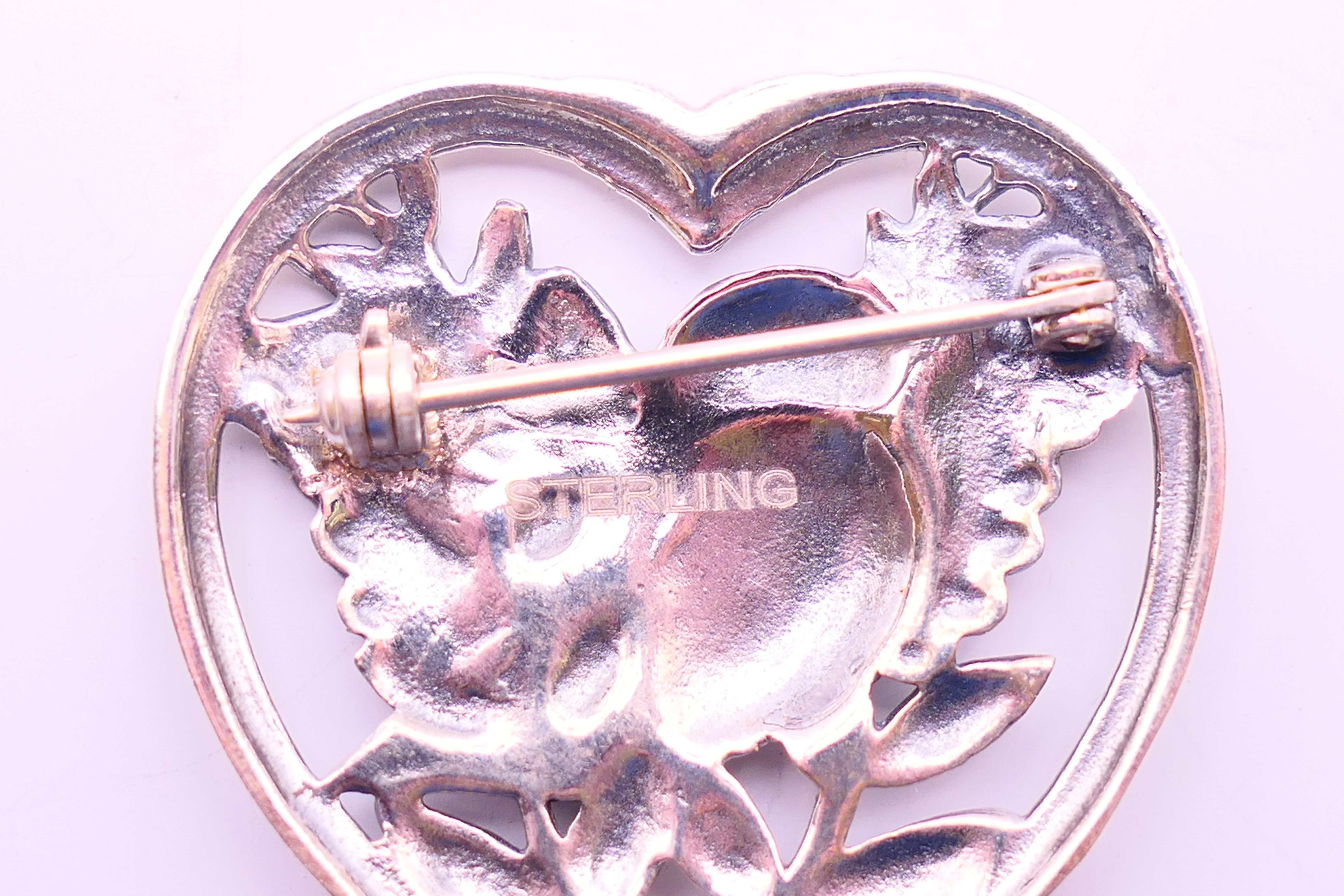 A silver brooch in the form of a bird within a heart. 3.25 cm high. - Image 4 of 4