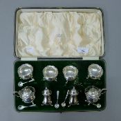 A Mappin and Webb cased silver cruet set. The case 30.5 cm long. 242 grammes.
