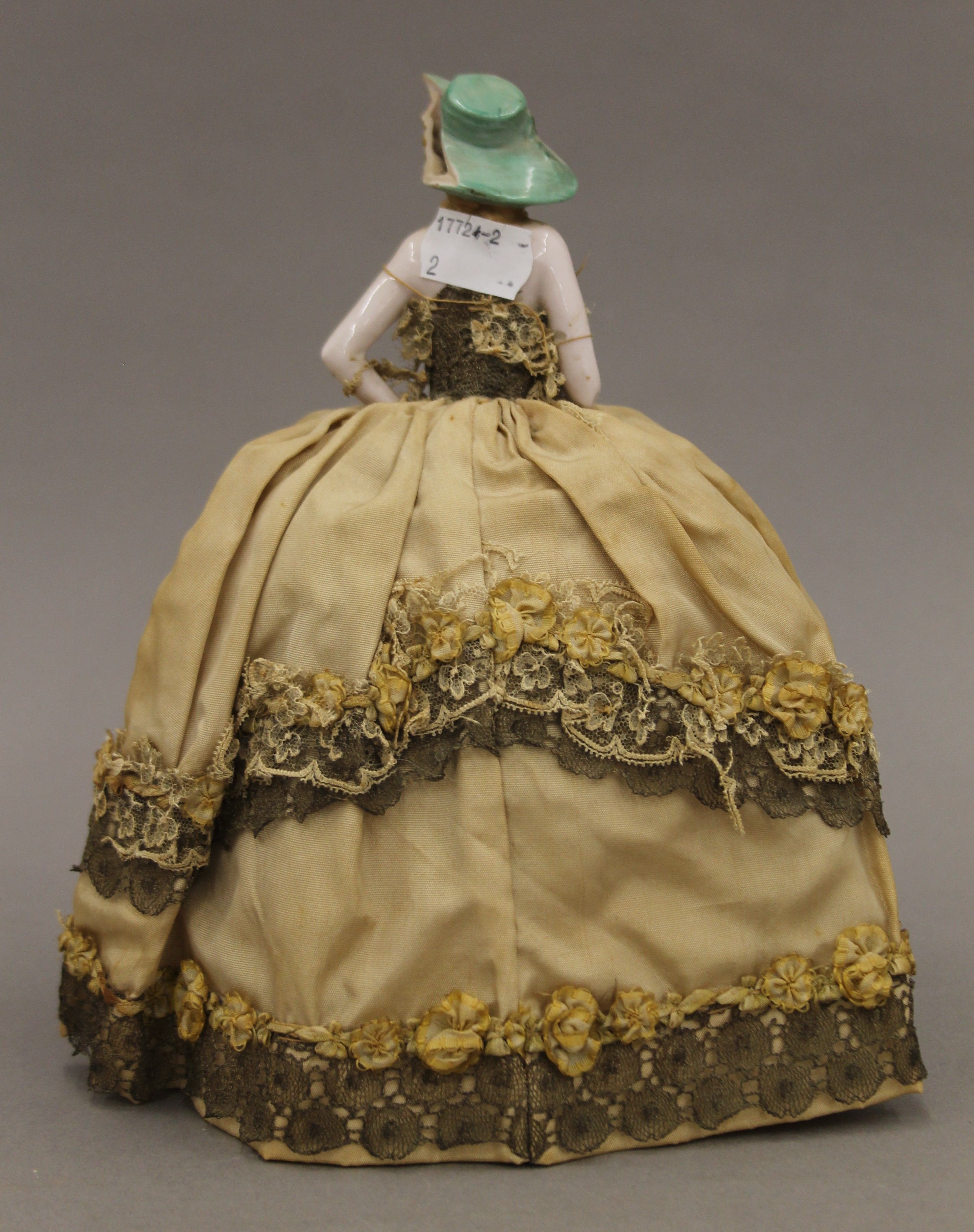 Two late 19th/early 20th century porcelain and lace half dolls. The largest 24 cm high. - Image 12 of 13