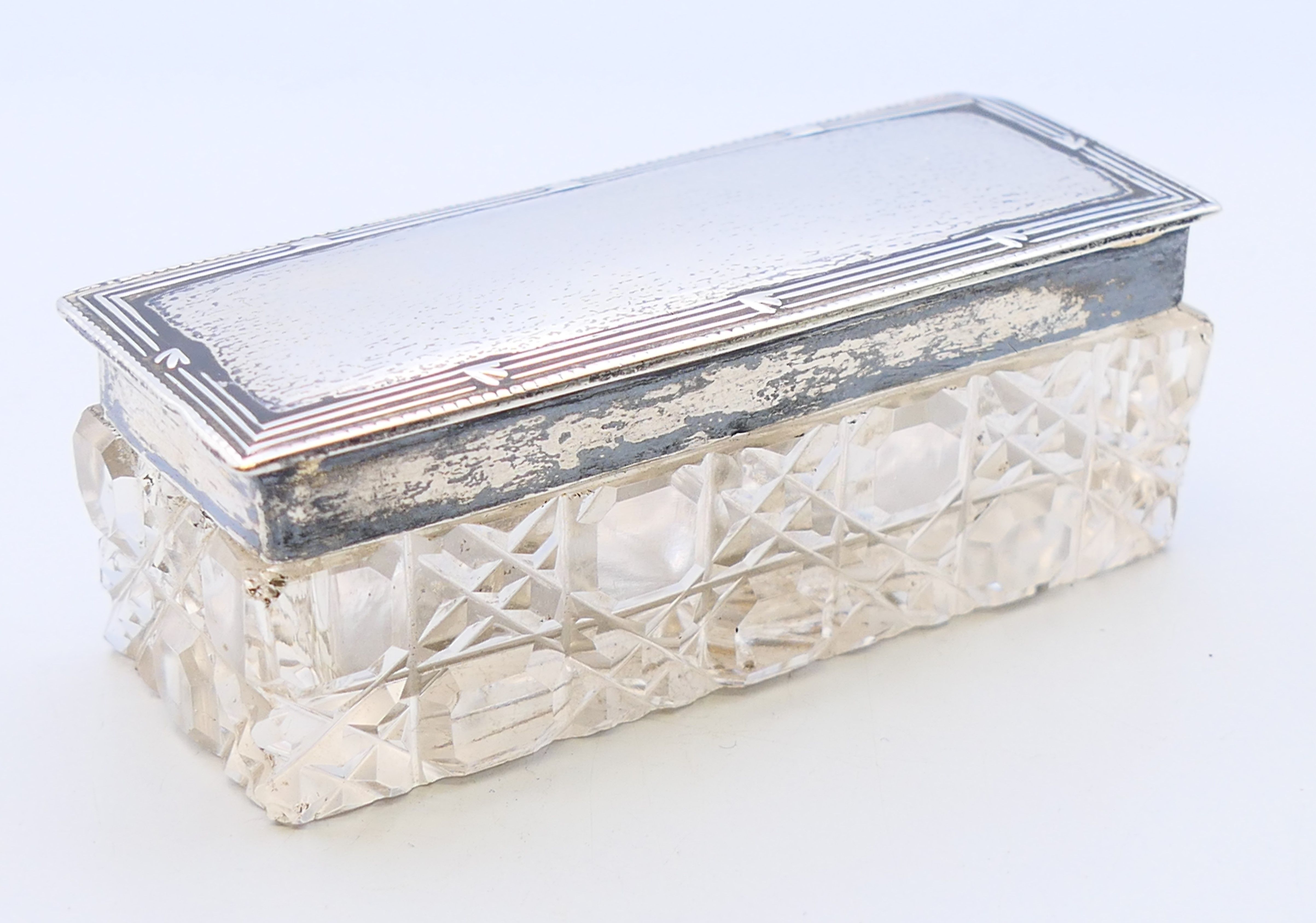 A cut-glass trinket box with silver lid, hallmarked Birmingham 1906. 9 cm x 3 cm. - Image 2 of 6