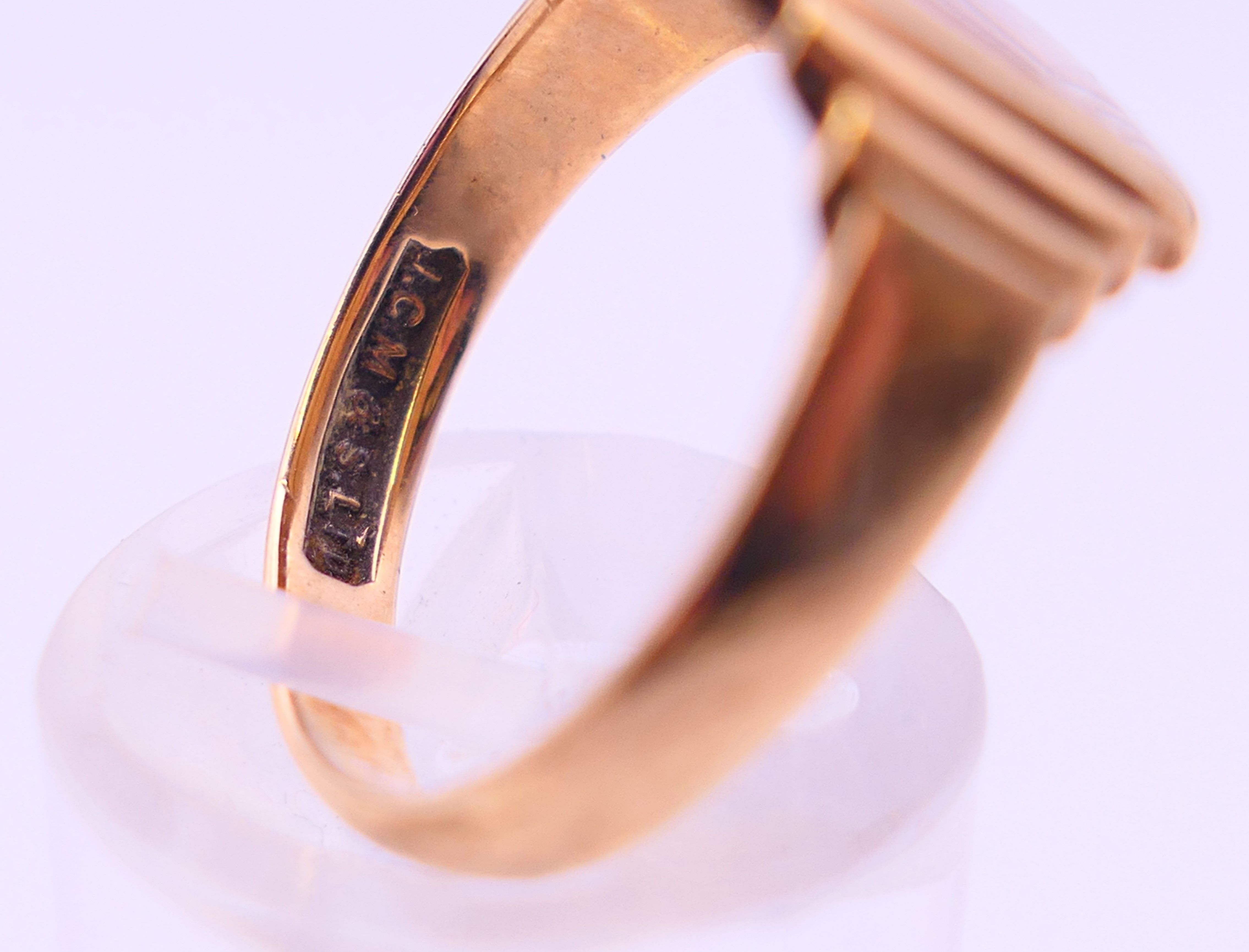 A 22 ct gold wedding band 3.8 grammes, a 9 ct gold wedding band and a 9 ct gold signet ring 8. - Image 7 of 19