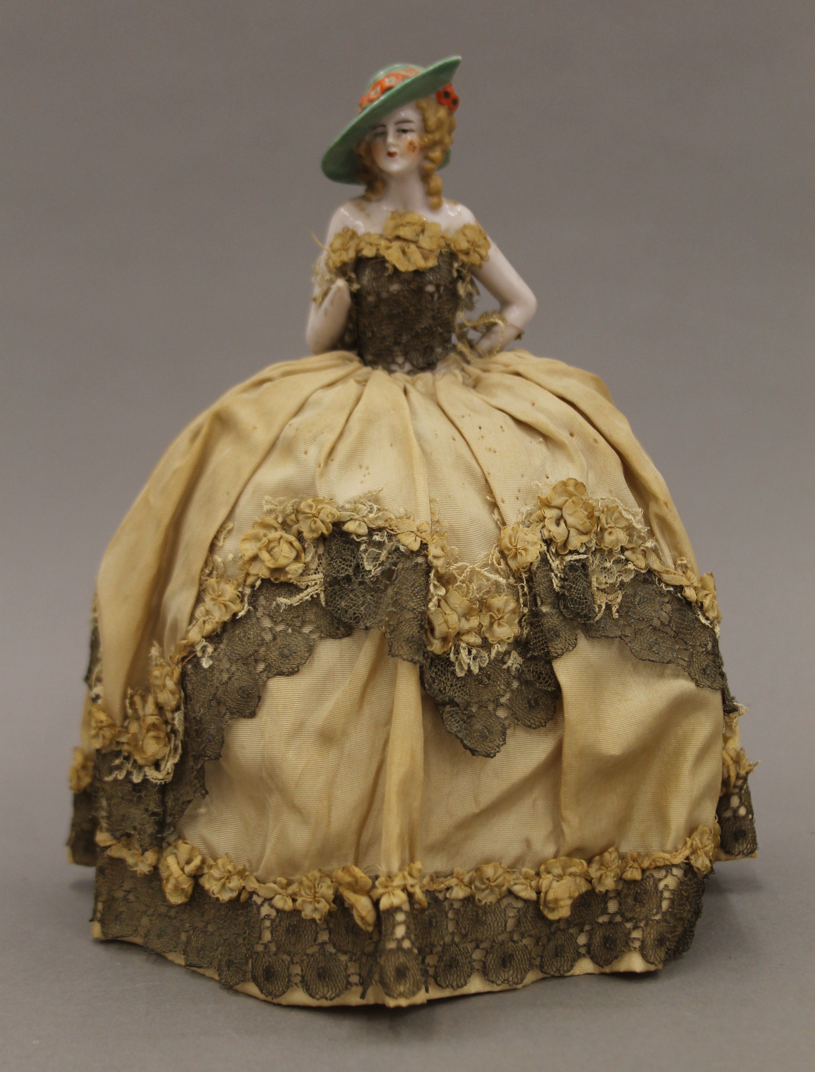 Two late 19th/early 20th century porcelain and lace half dolls. The largest 24 cm high. - Image 7 of 13