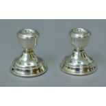 A pair of silver dwarf candlesticks. 6 cm high.