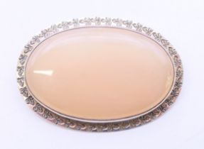 A silver agate brooch. 6 cm x 4 cm.