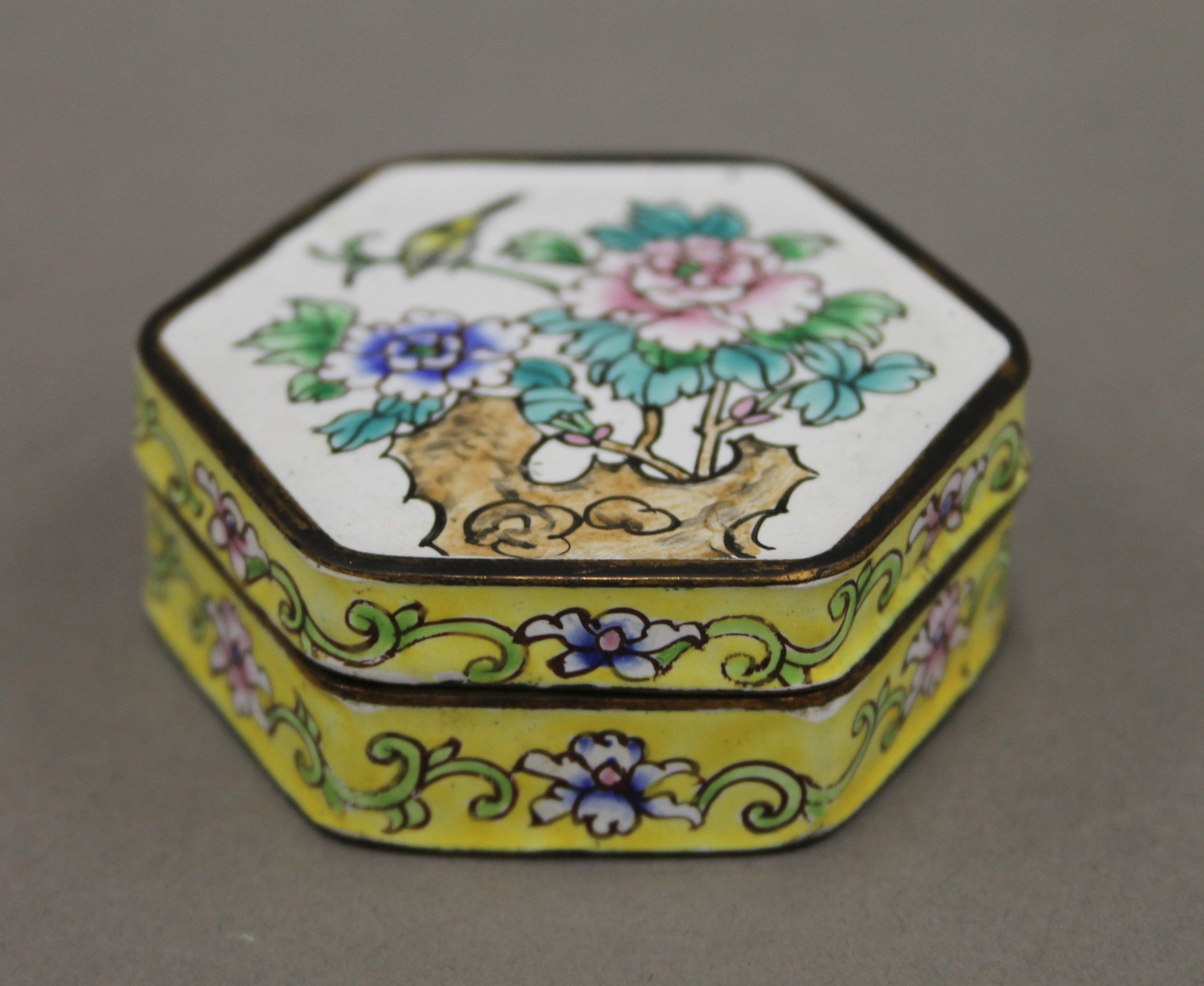 A pair of enamel hexagonal boxes decorated with a bird perched on a flower. Each 6 cm wide. - Image 2 of 6