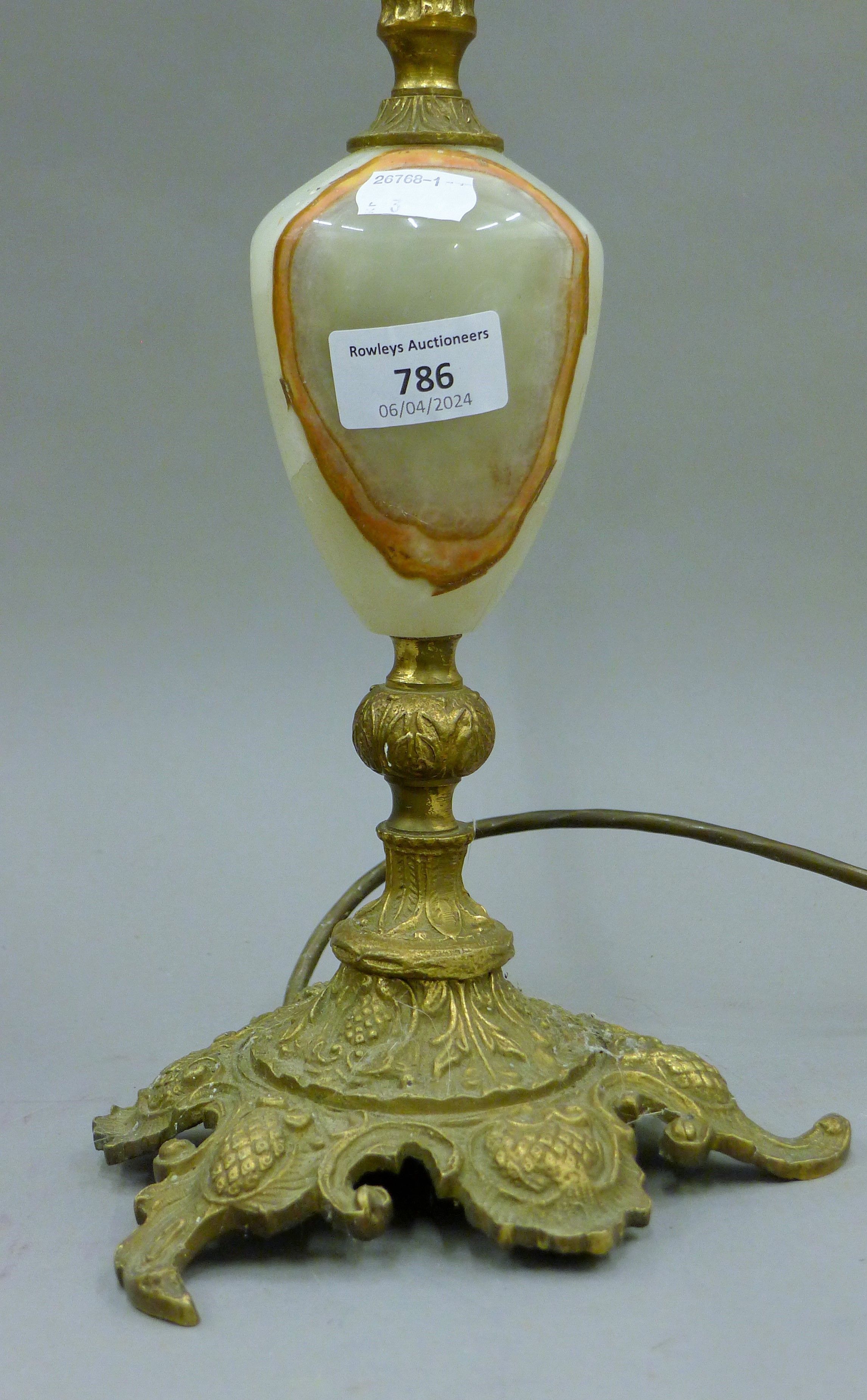 A gilt metal and onyx table lamp. 48 cm high. - Image 4 of 5