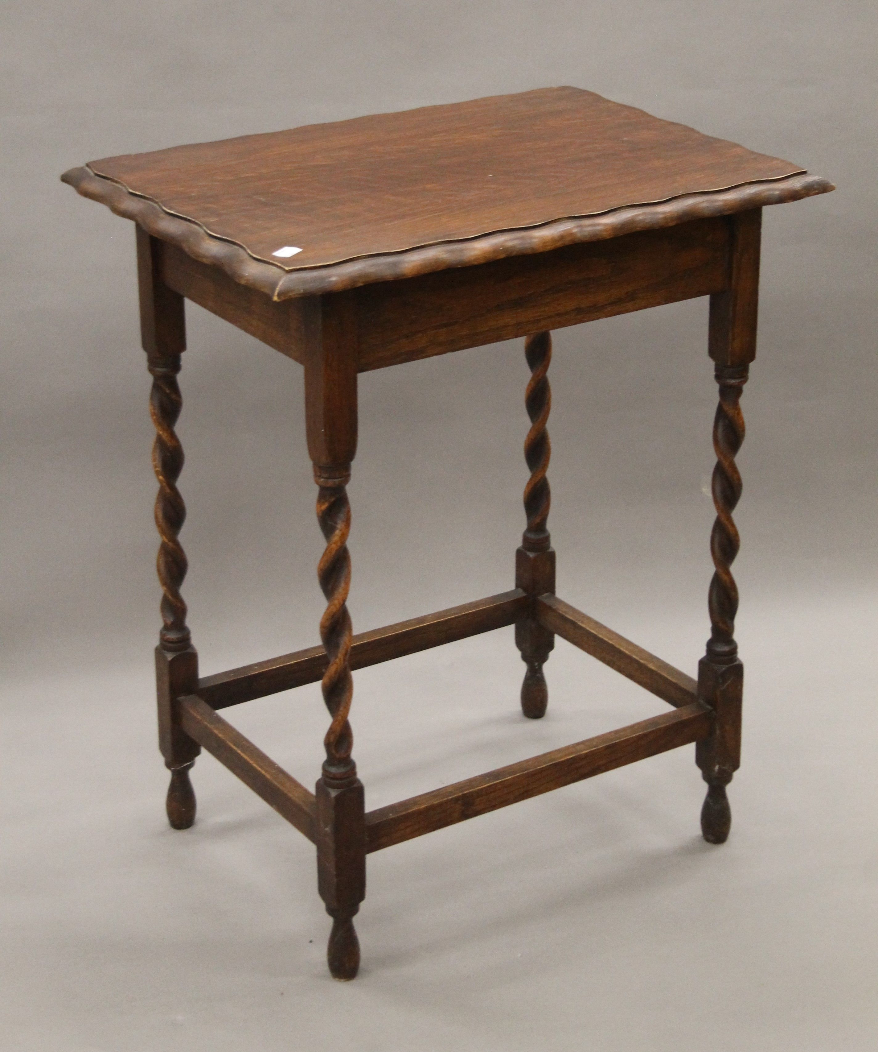 Two early 20th century oak barley twist side tables. Each approximately 59 cm long. - Bild 5 aus 7