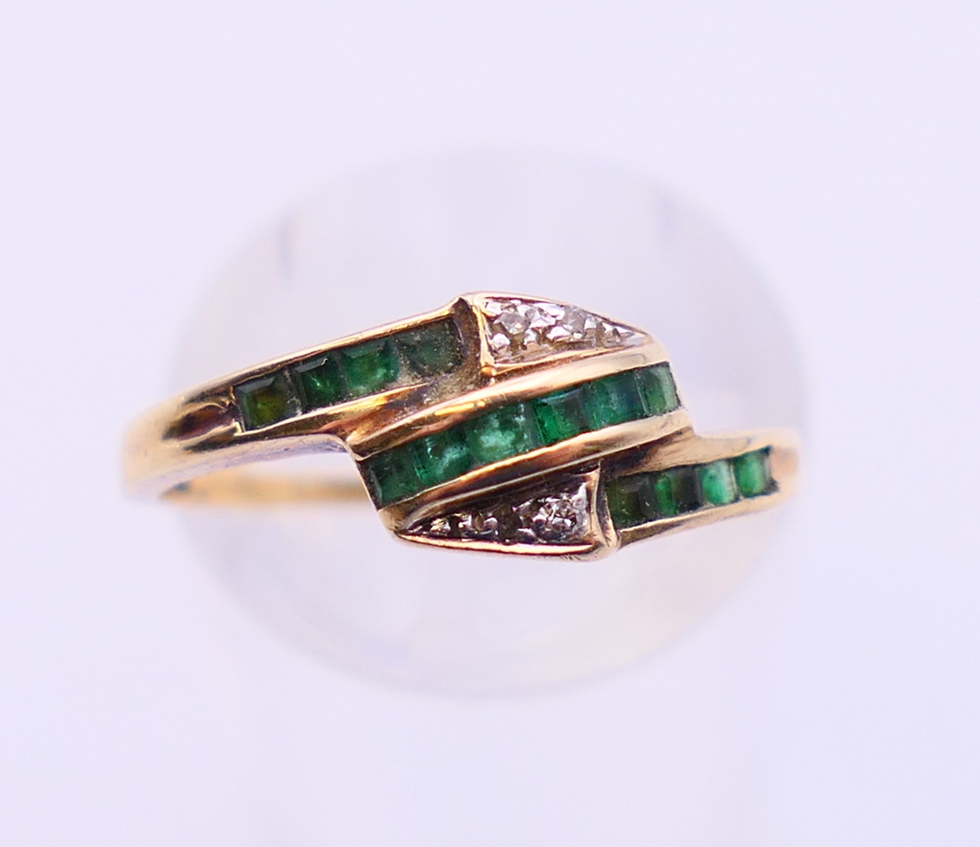 Three various gold, diamond, sapphire and emerald set rings. 4.5 grammes total weight. - Image 14 of 20