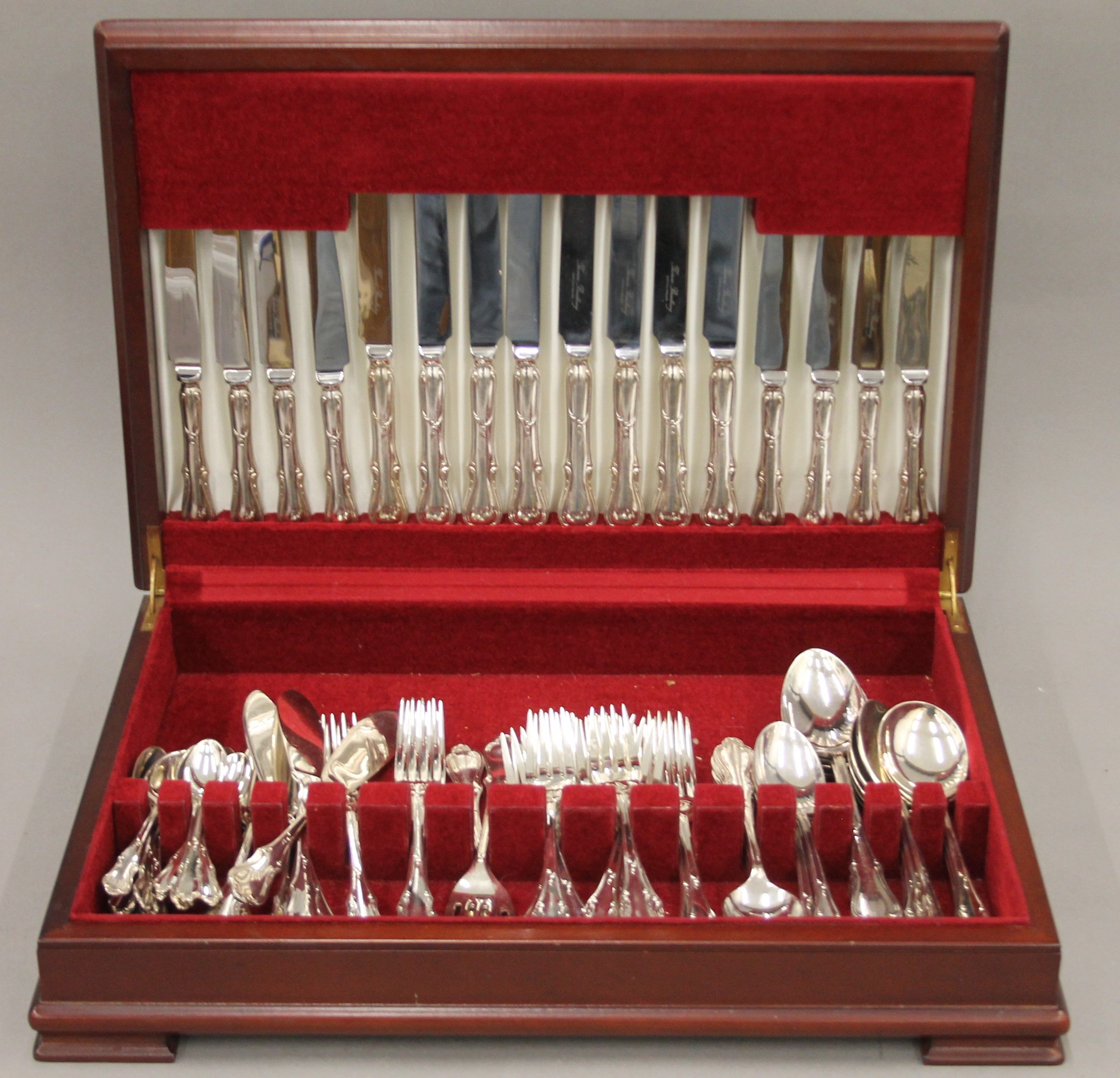 A Thomas Bradbury silver-plated cutlery canteen. 47 cm wide.