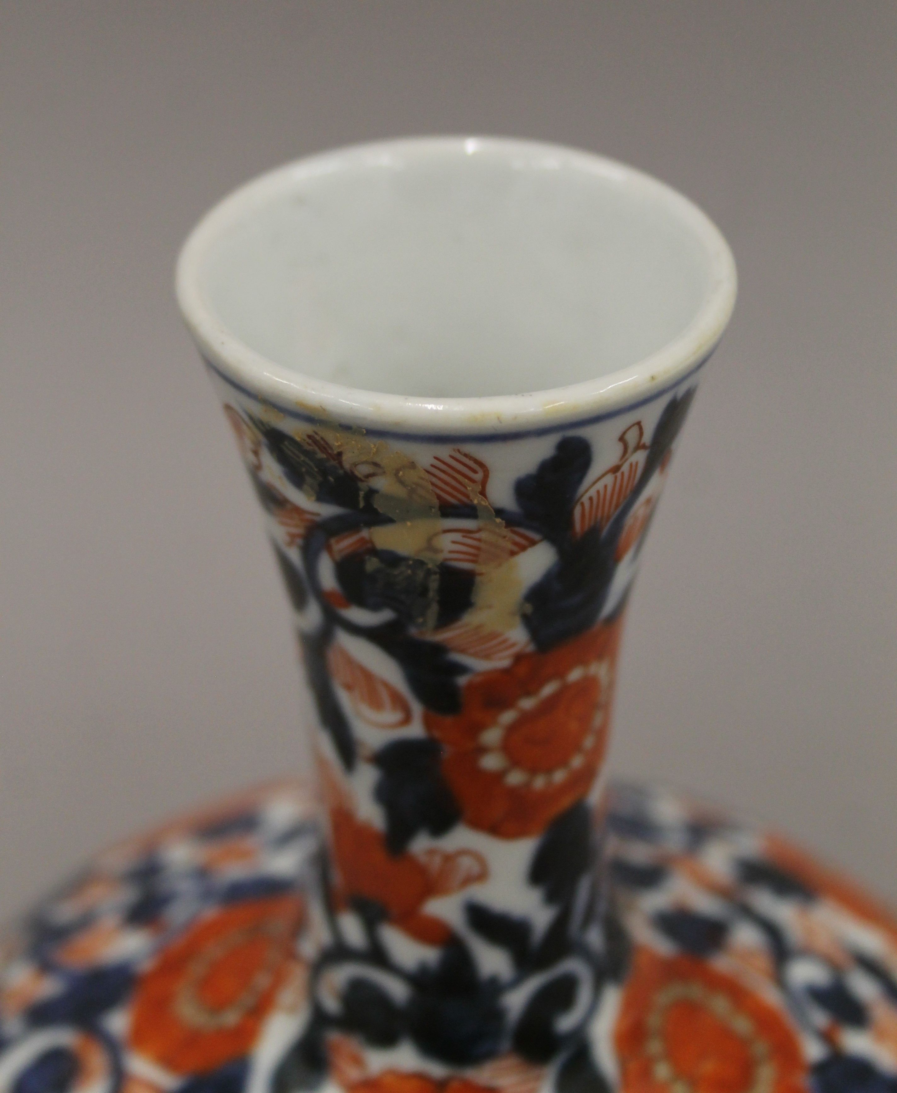 A 19th century Imari vase with lid. 22 cm high. - Bild 4 aus 7