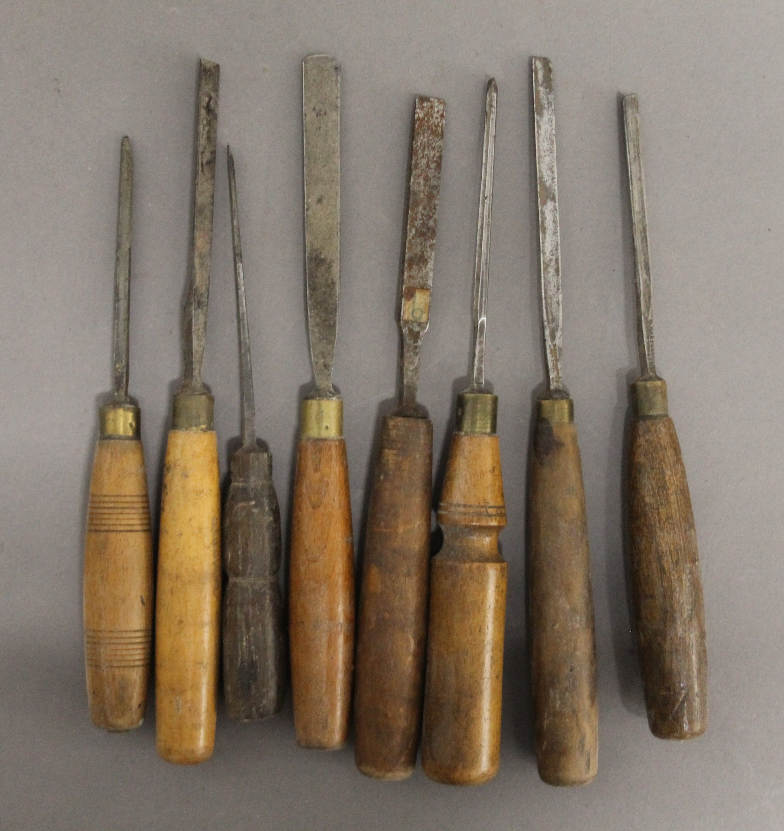 A collection of eighty-two chisels, - Image 8 of 8