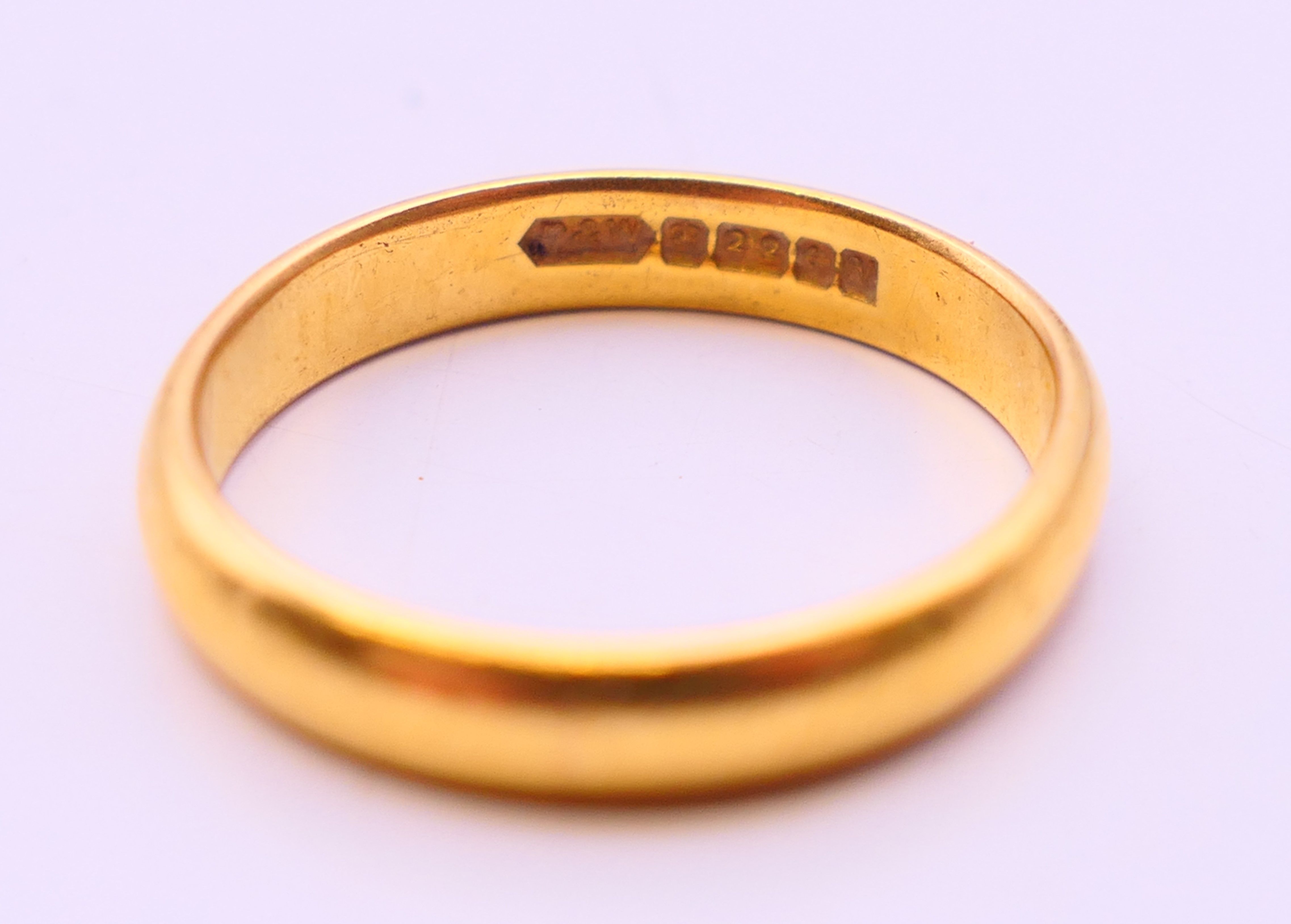 A 22 ct gold wedding band 3.8 grammes, a 9 ct gold wedding band and a 9 ct gold signet ring 8. - Image 12 of 19