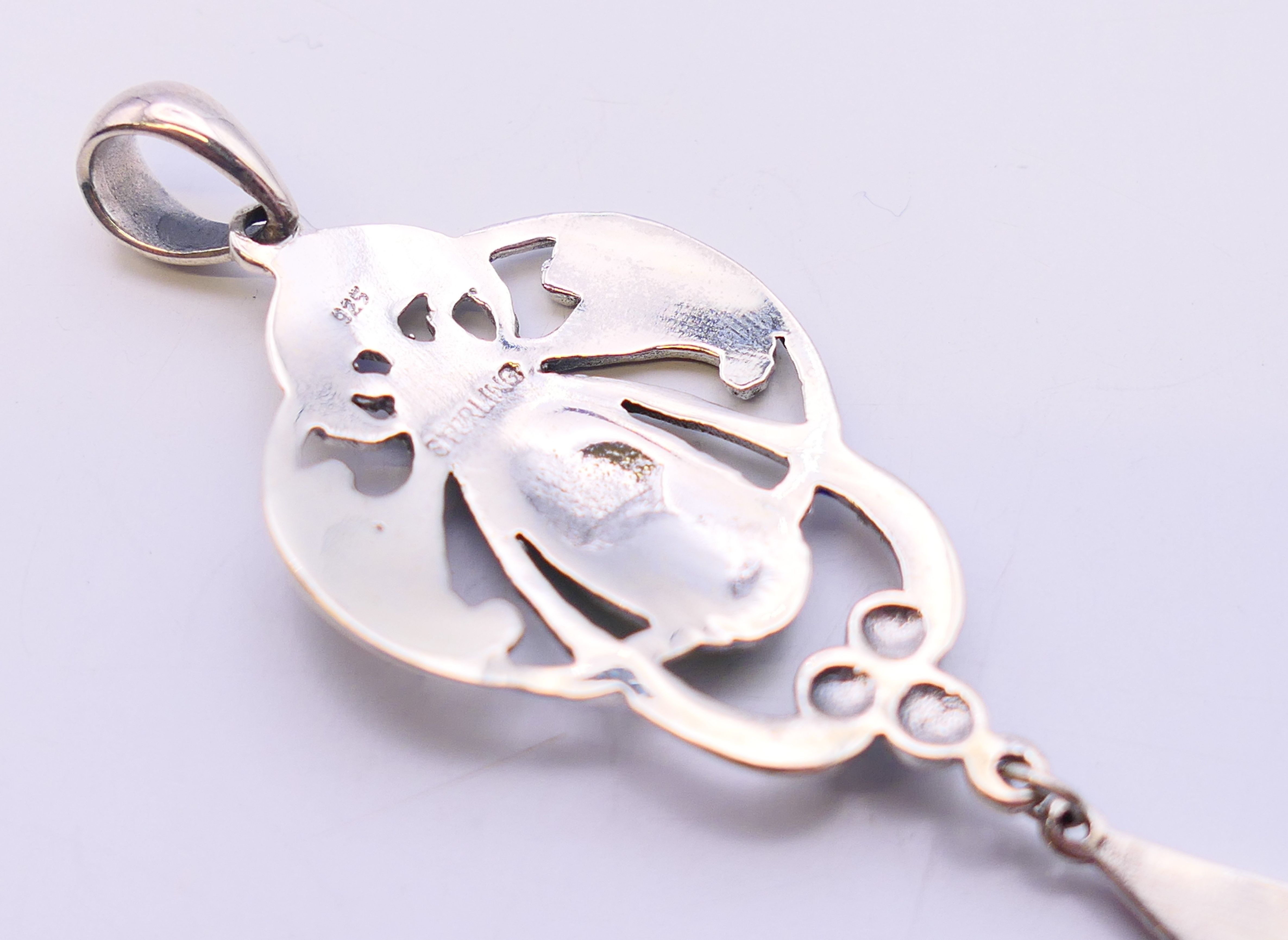 A silver Art Nouveau style pendant. 6 cm high. - Image 4 of 4